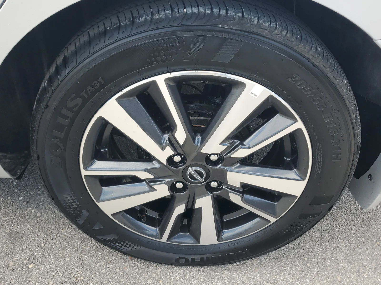 2025 Nissan Versa SV photo 27
