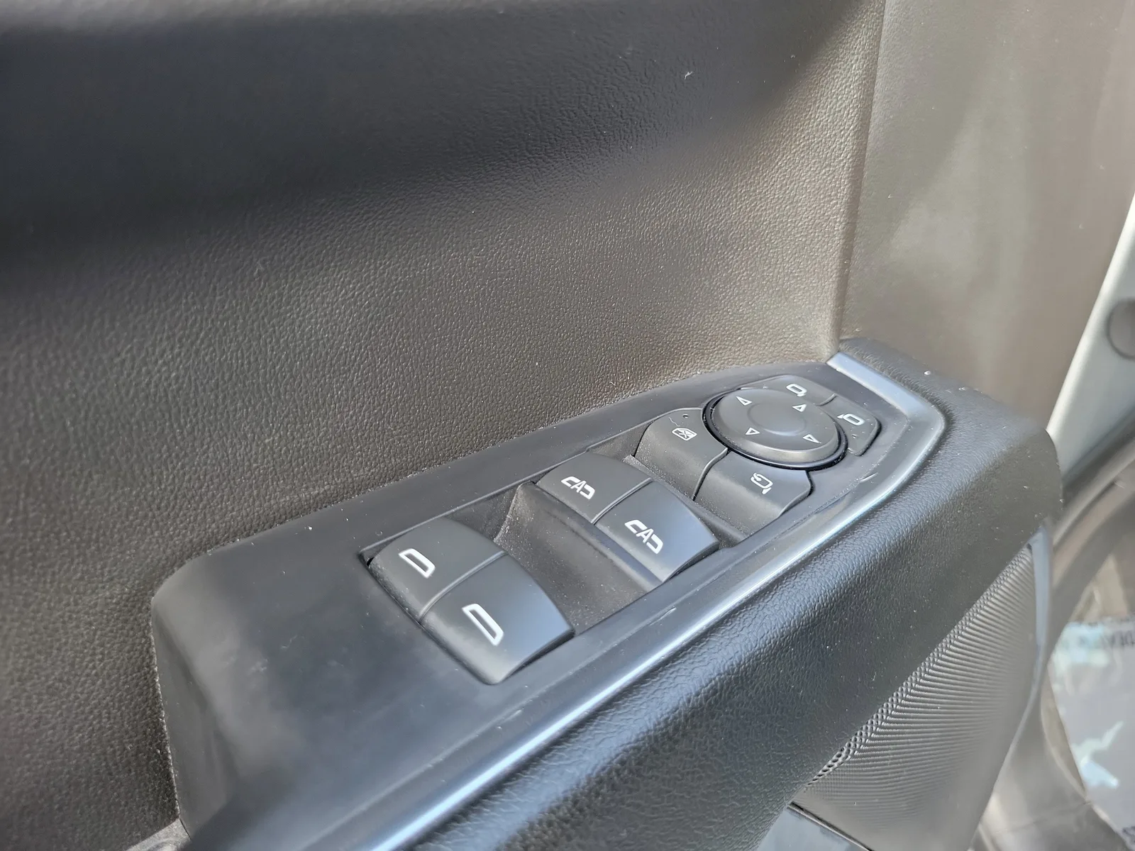 2024 GMC Sierra 1500 SLT photo 18