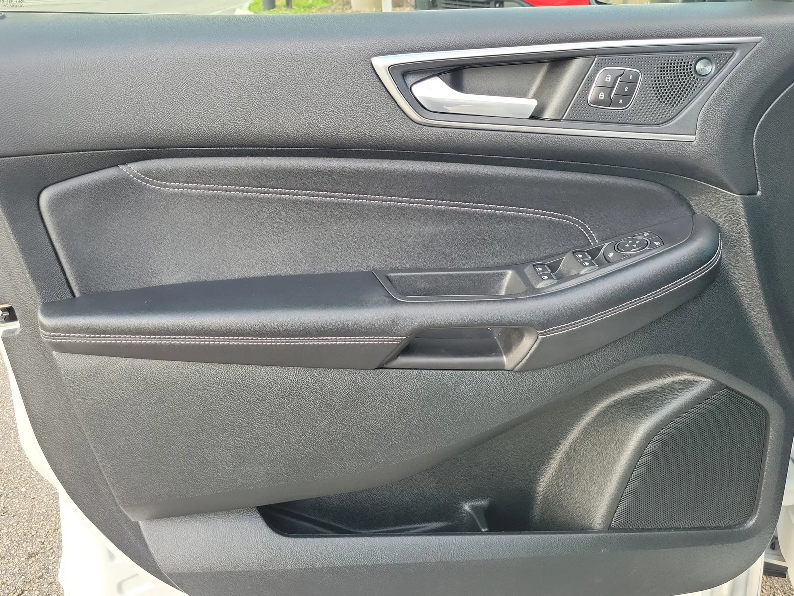 2022 Ford Edge Titanium 4WD photo 25
