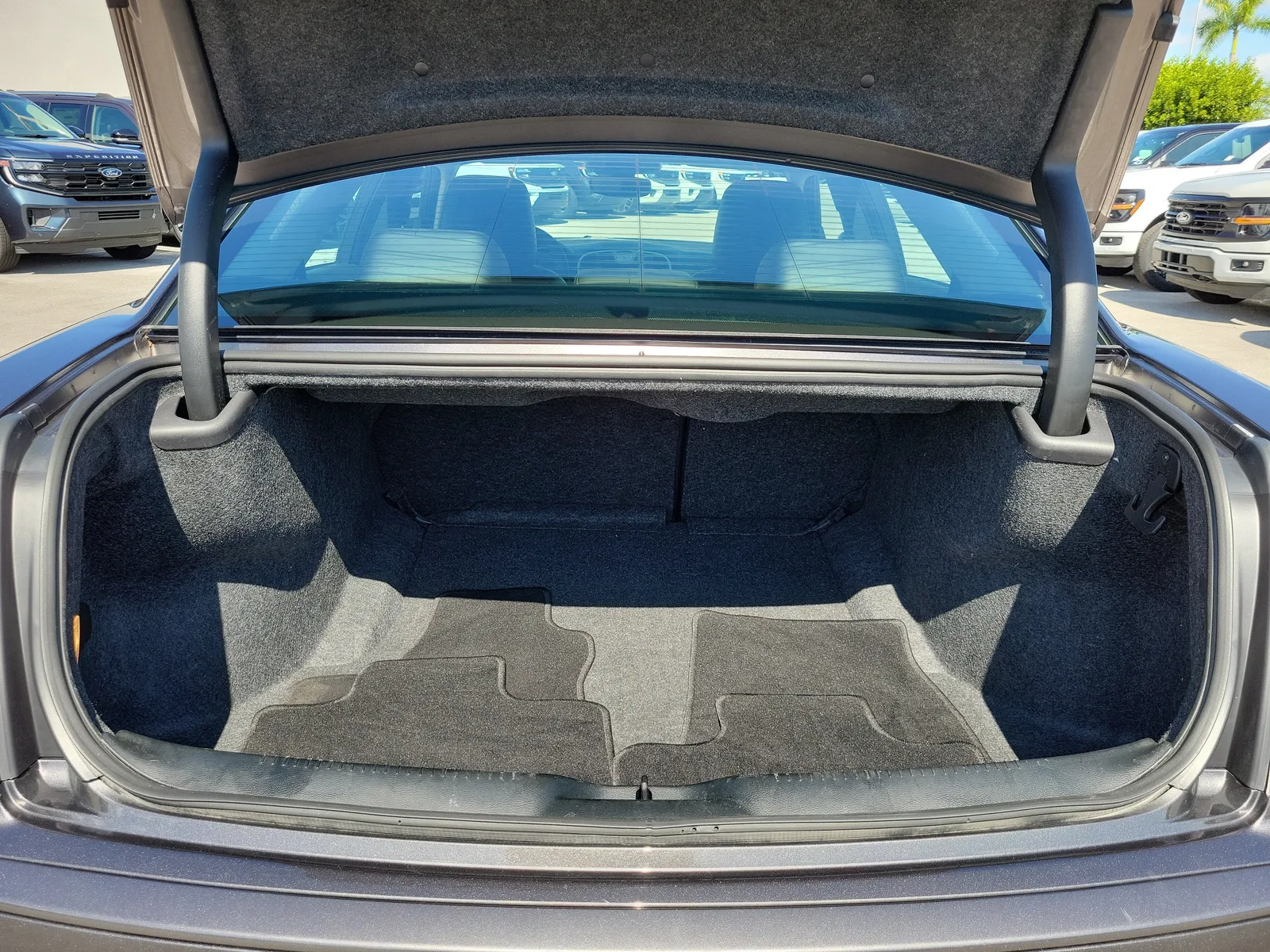 2023 Chrysler 300 Touring L photo 11
