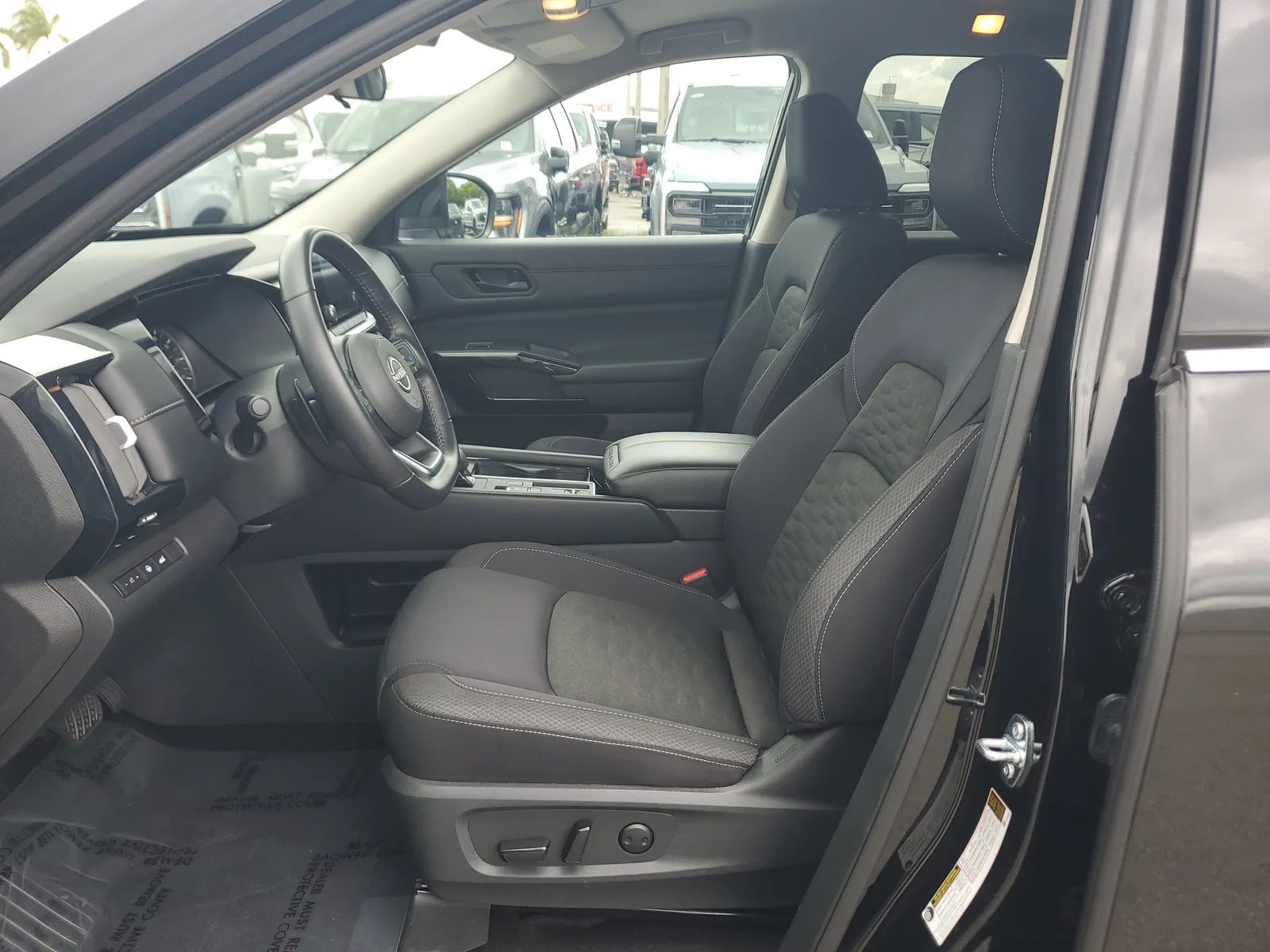 2025 Nissan Pathfinder SV photo 10