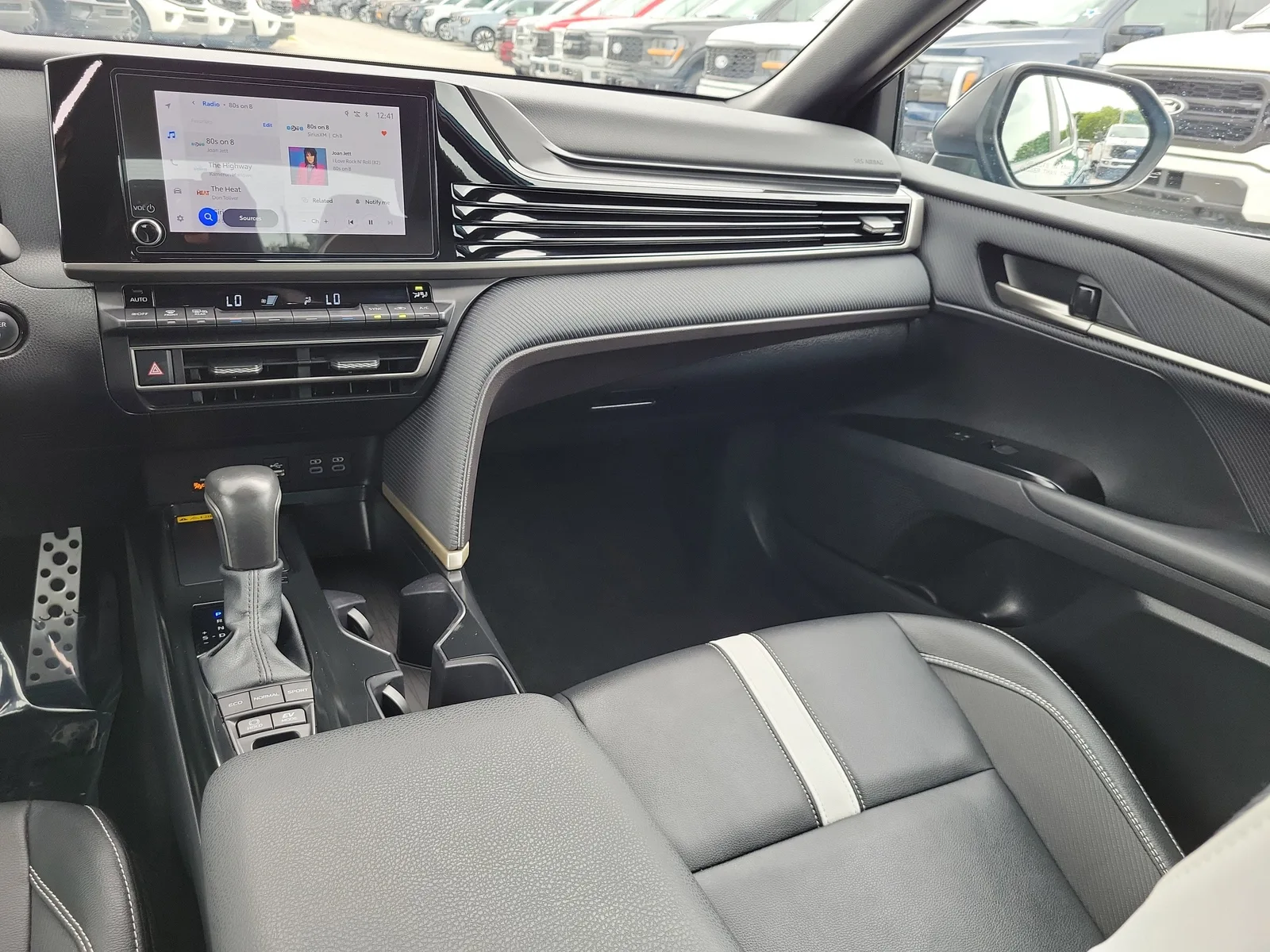 2025 Toyota Camry SE photo 17