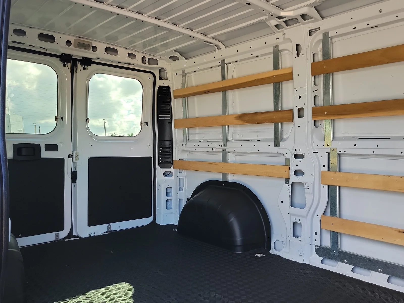 2025 RAM ProMaster Cargo Van Tradesman photo 13