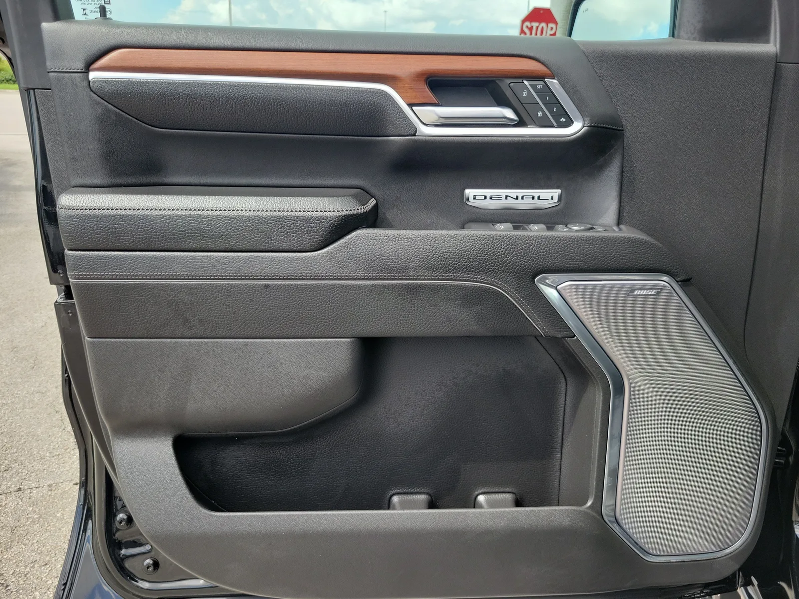 2023 GMC Sierra 1500 Denali photo 24