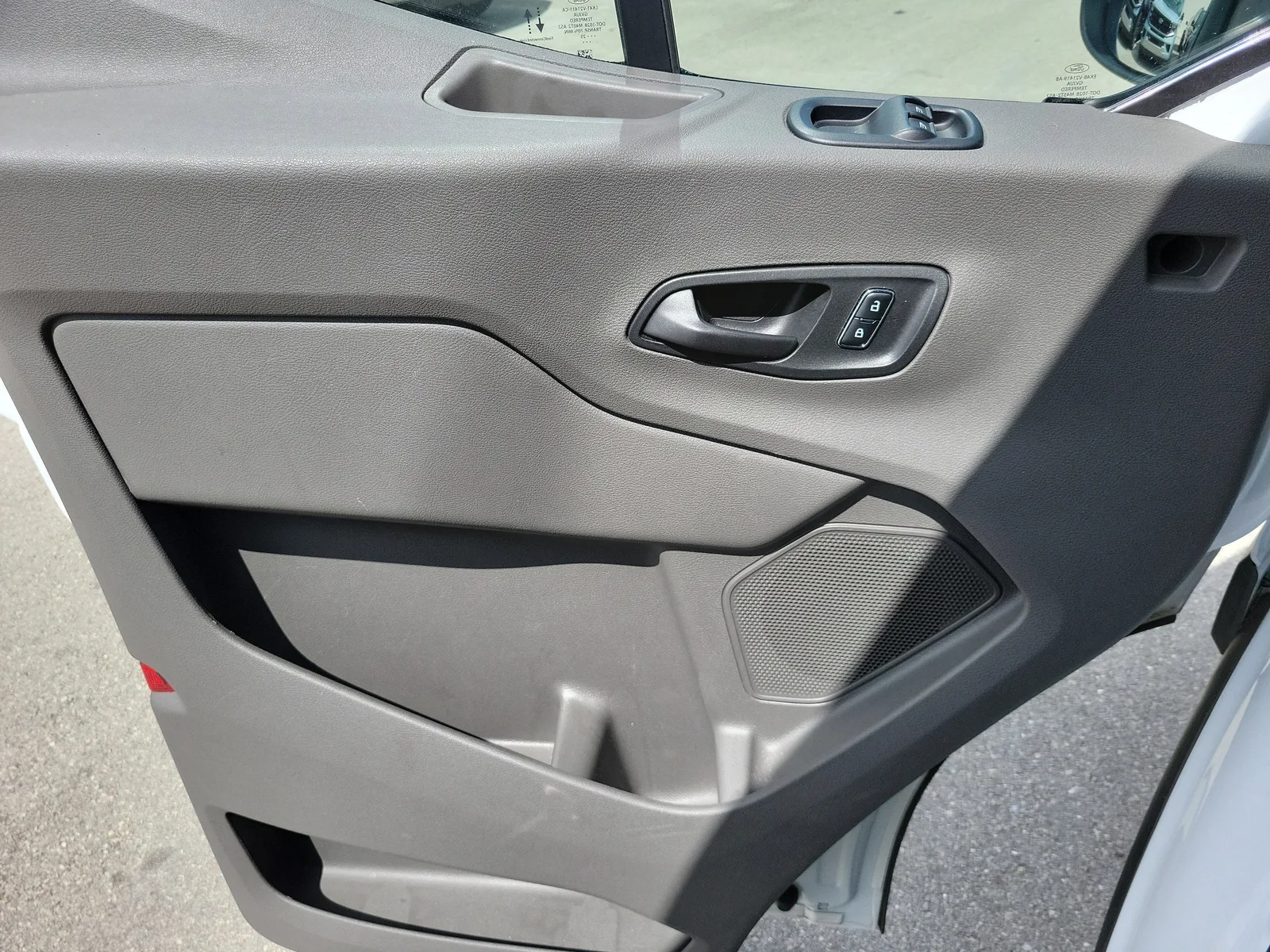 2025 Ford Transit Passenger Wagon XLT photo 26