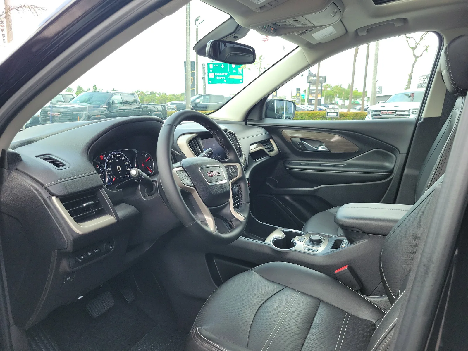 2024 GMC Terrain Denali photo 9