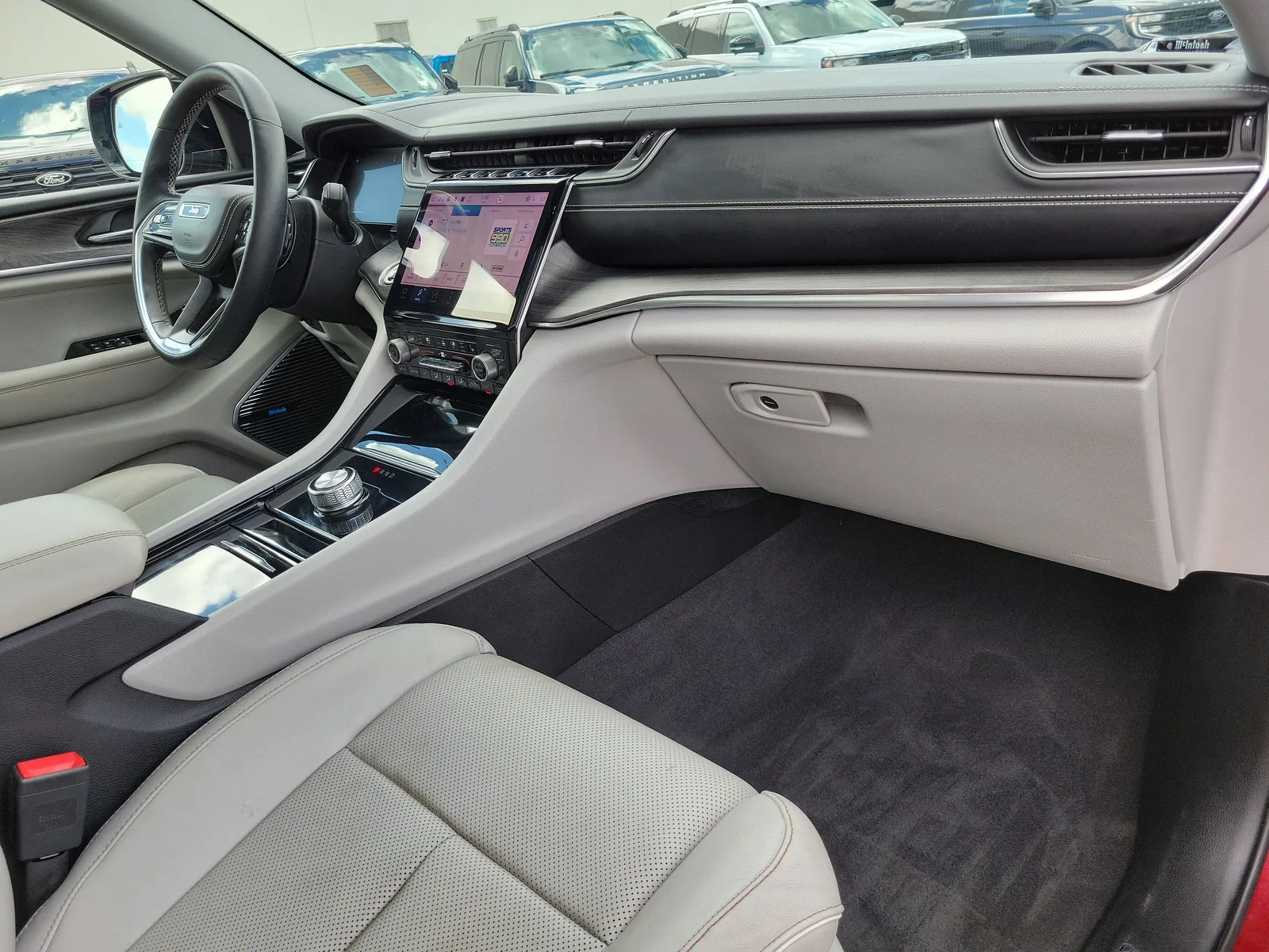 2021 Jeep Grand Cherokee L Overland photo 21