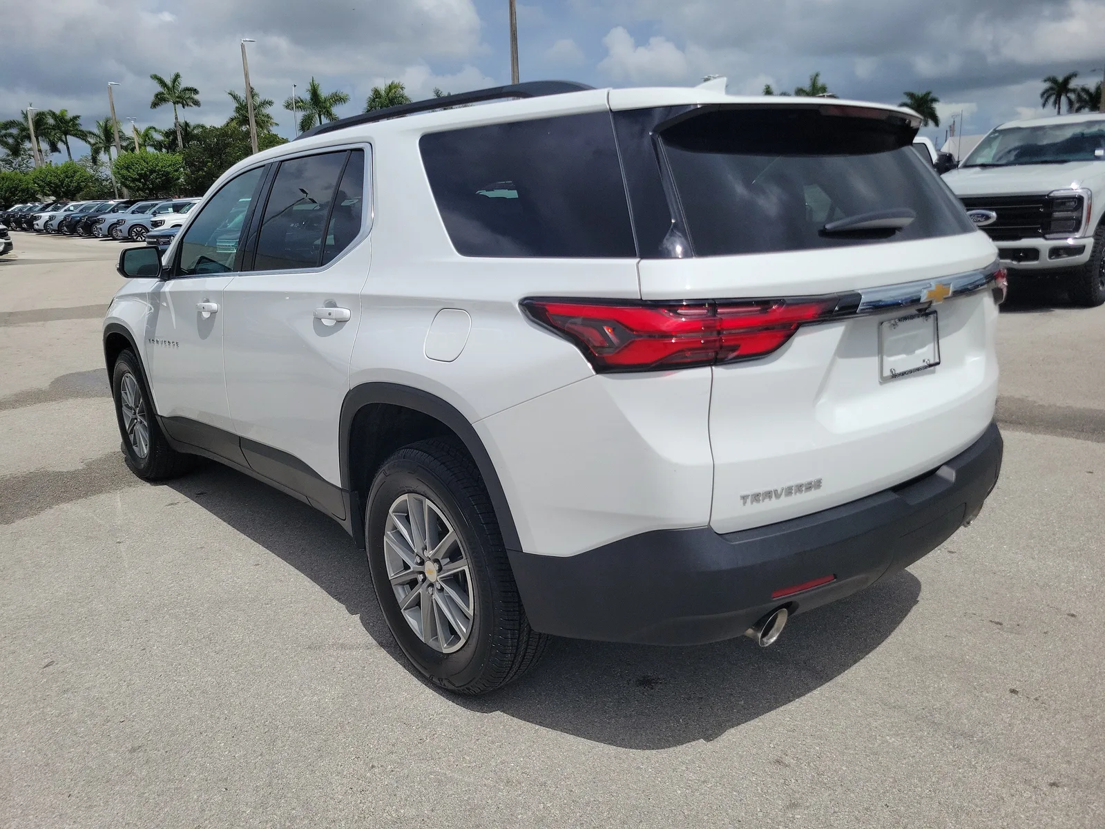 2023 Chevrolet Traverse LT Cloth photo 7