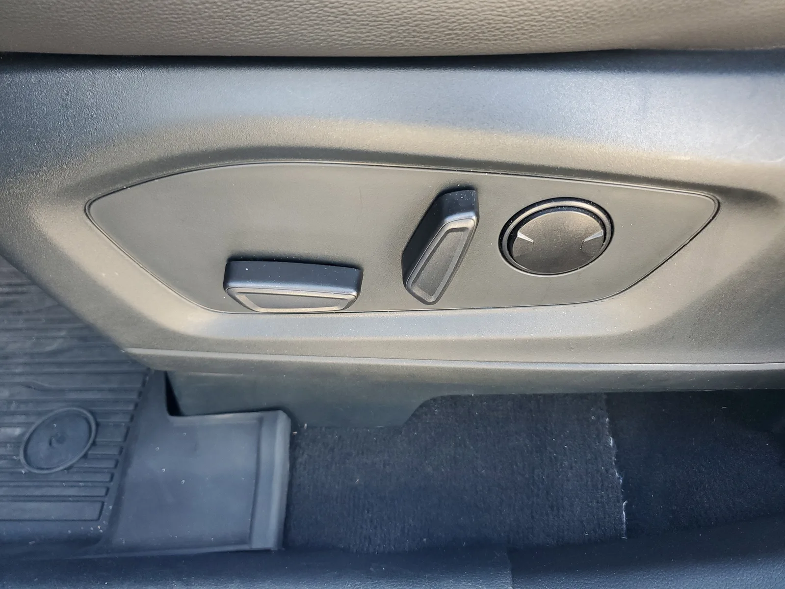2023 Ford Explorer Limited photo 11