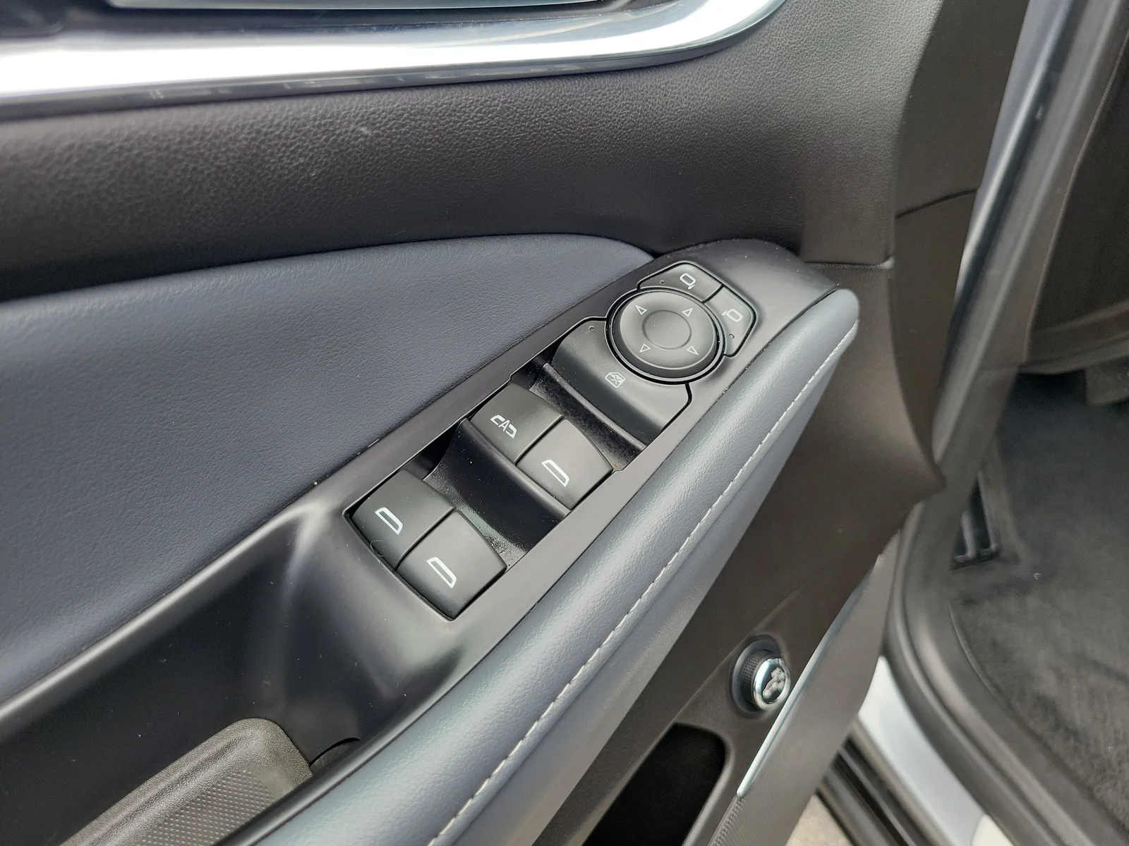 2021 Buick Enclave Essence photo 25