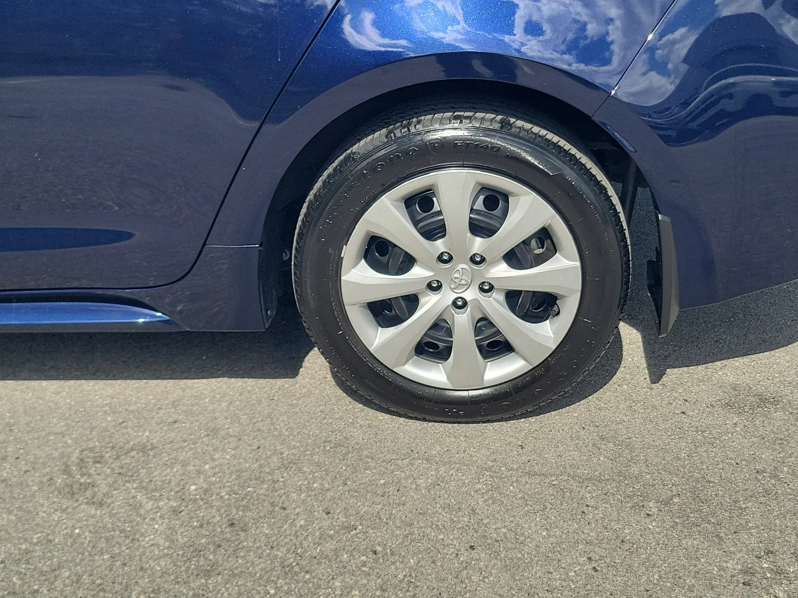 2025 Toyota Corolla LE photo 27