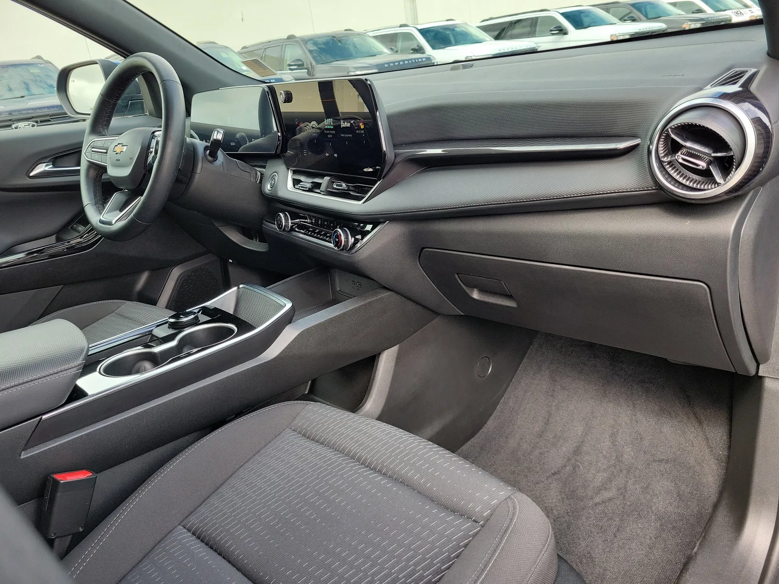 2026 Chevrolet Equinox FWD LT photo 18