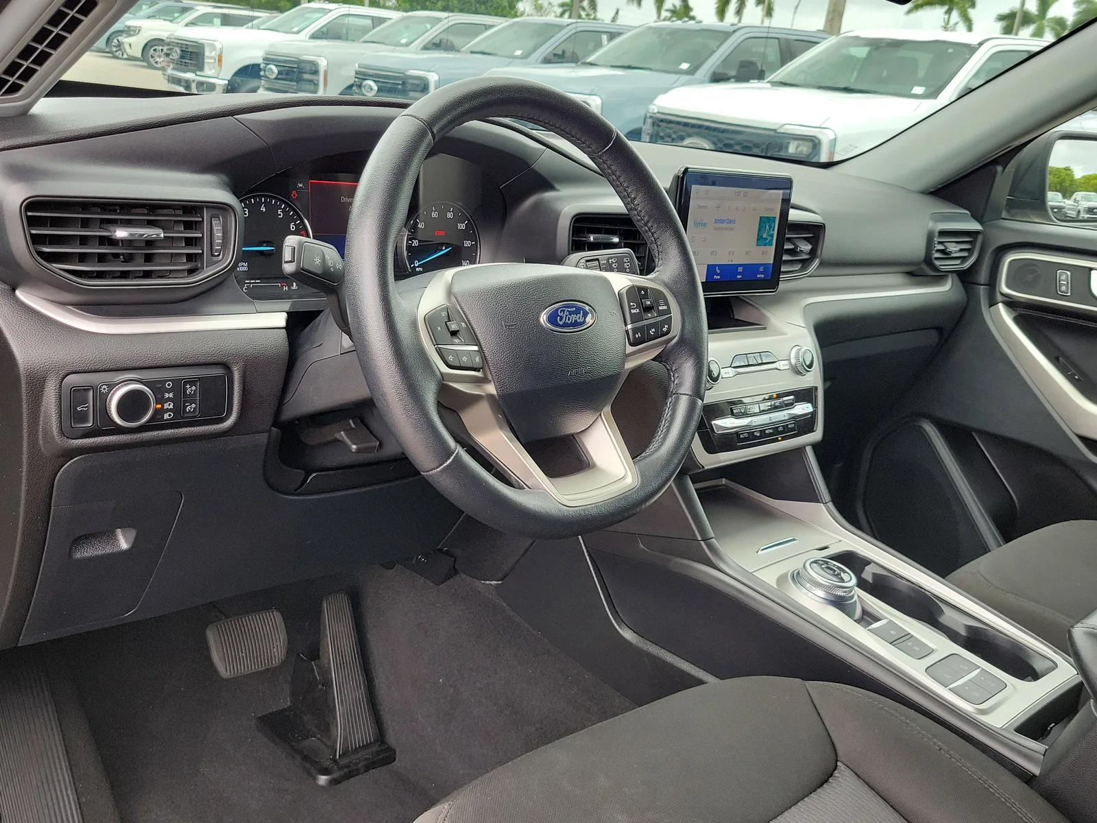 2024 Ford Explorer XLT photo 9