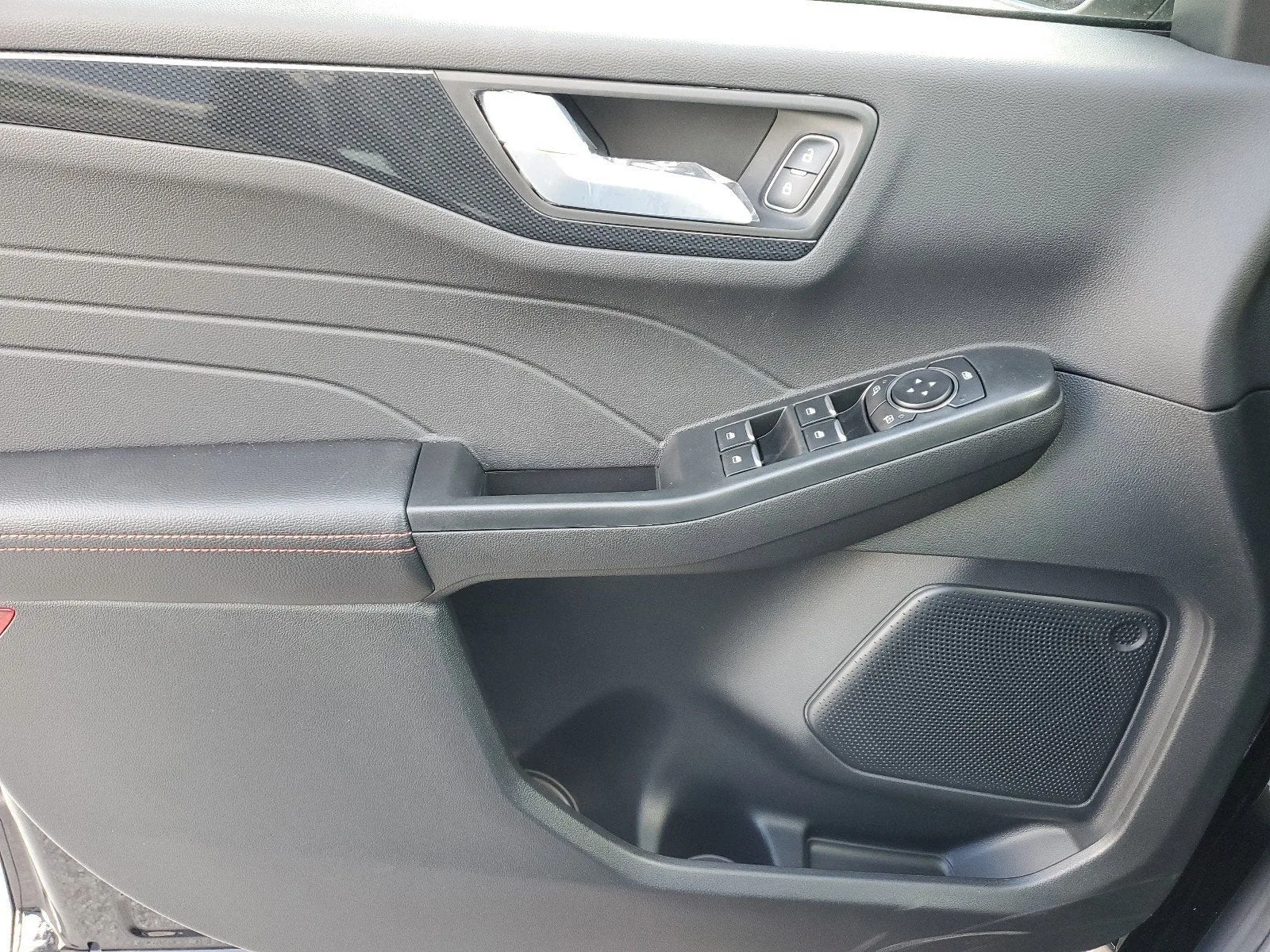 2024 Ford Escape ST-Line photo 17