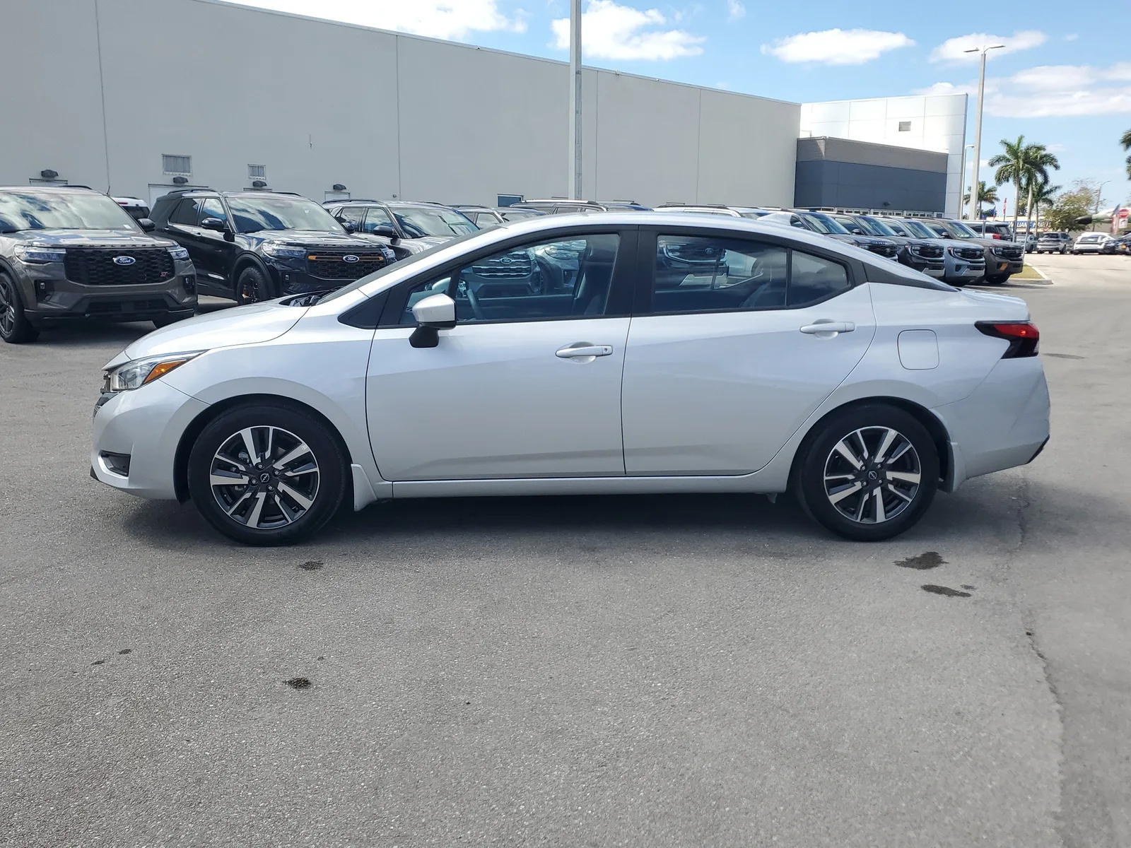 2025 Nissan Versa SV photo 8