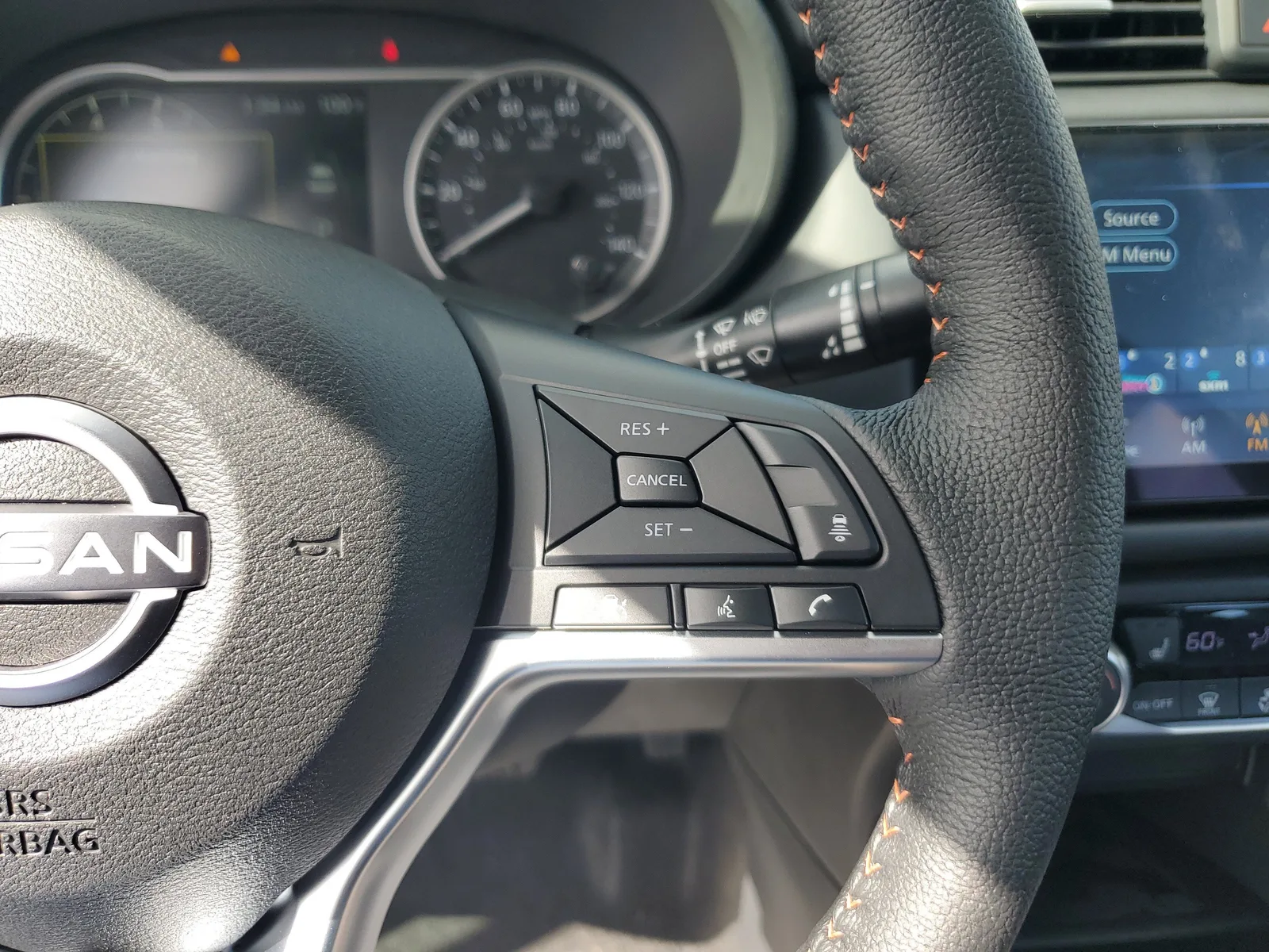 2025 Nissan Versa SR photo 18