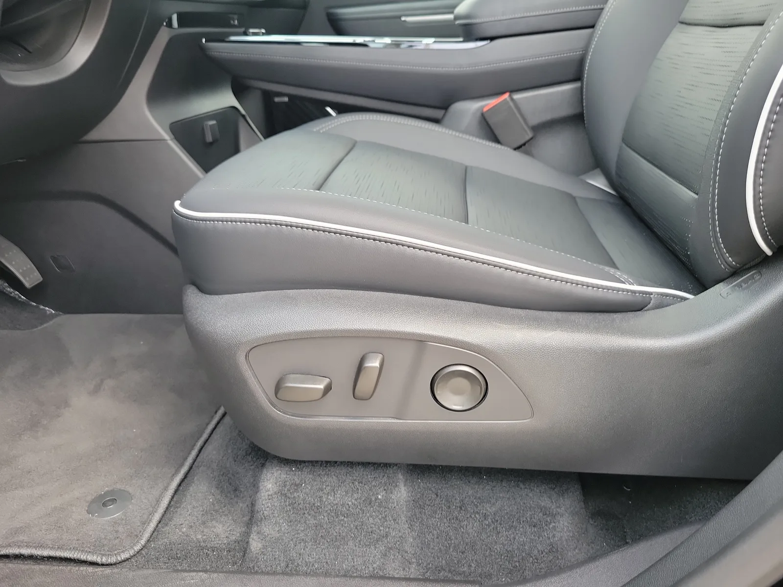 2026 Buick Enclave Sport Touring photo 14