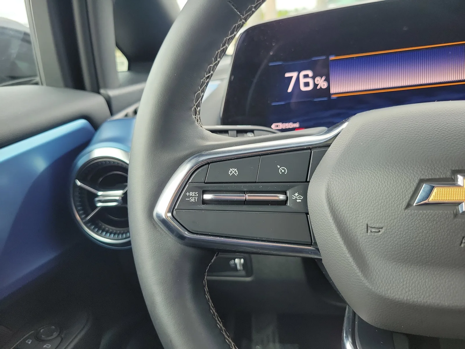 2024 Chevrolet Equinox EV 2LT photo 19
