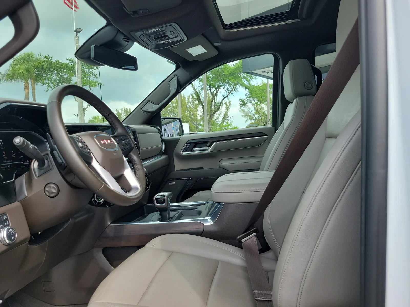 2024 GMC Sierra 1500 SLT photo 12