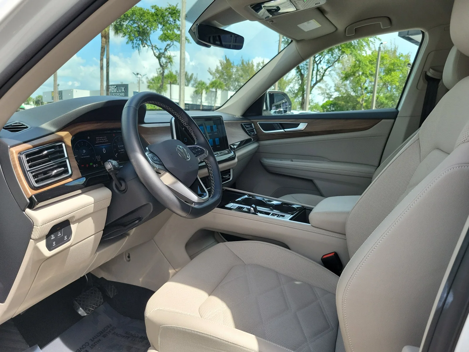 2025 Volkswagen Atlas 2.0T SE w/Technology photo 11