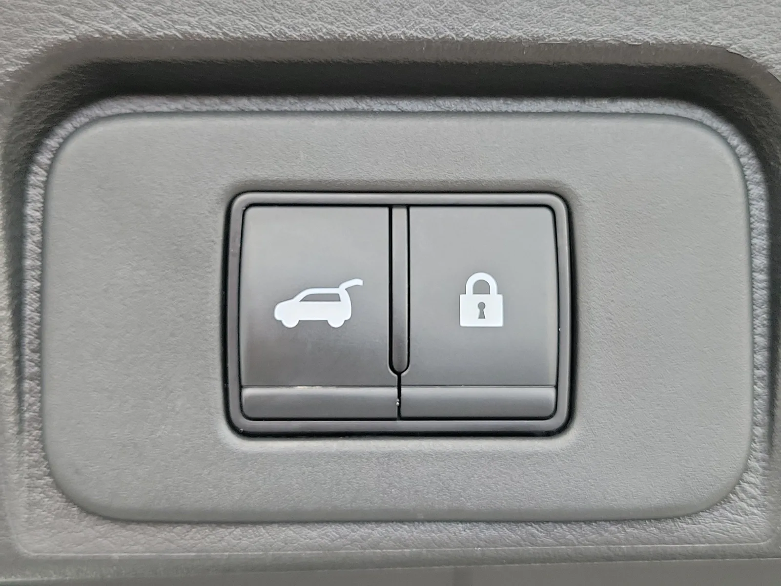 2025 Nissan Rogue SV photo 16