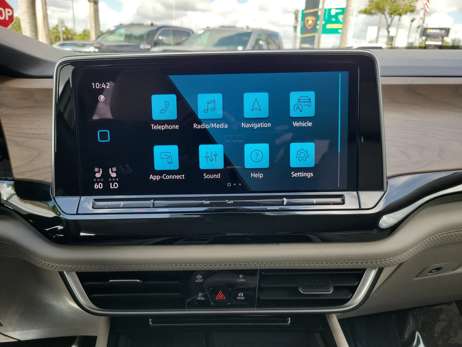 2025 Volkswagen Atlas 2.0T SE w/Technology photo 22