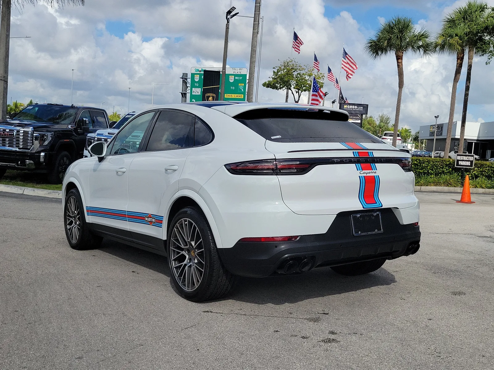 2023 Porsche Cayenne NA photo 7