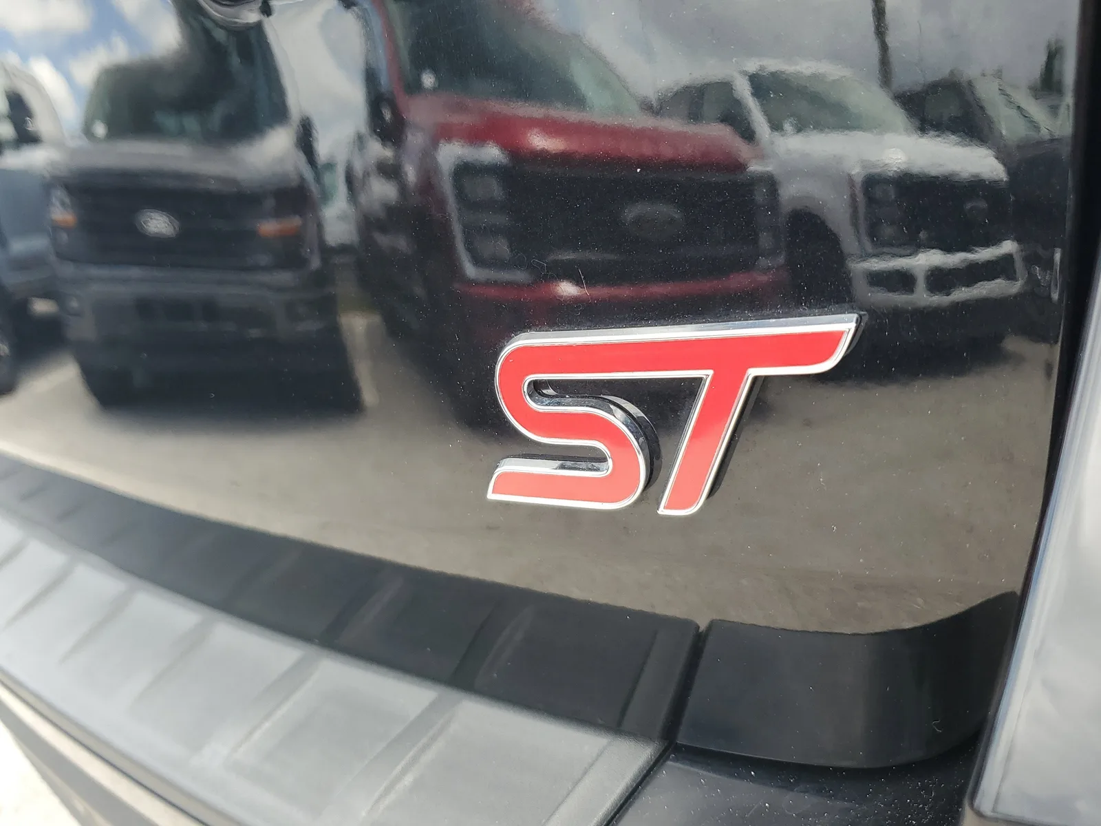 2023 Ford Explorer ST 4WD photo 32