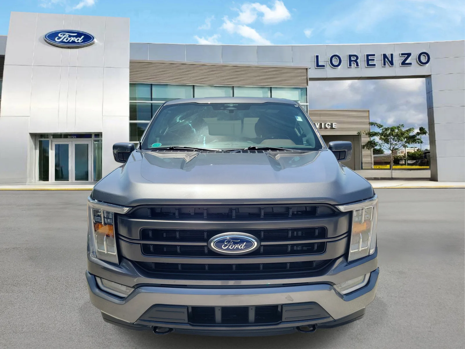 2023 Ford F-150 LARIAT 4WD photo 2
