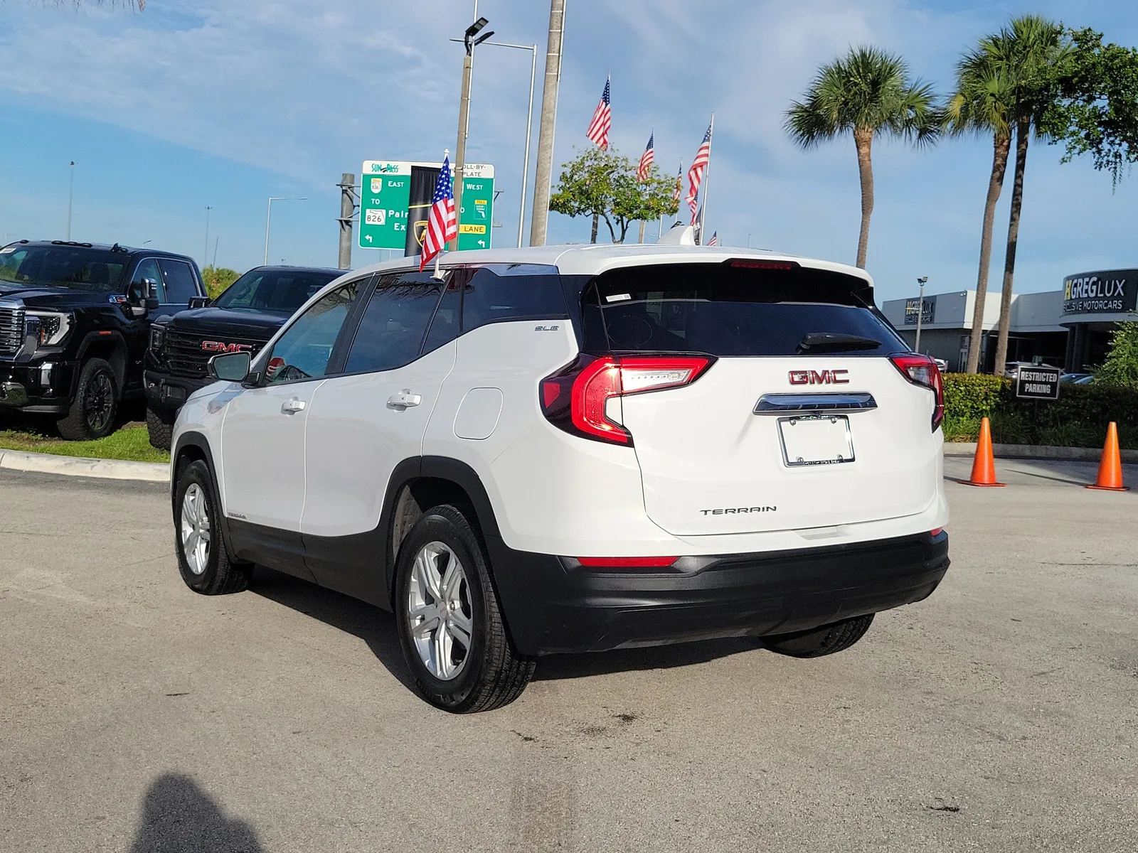 2024 GMC Terrain SLE photo 7