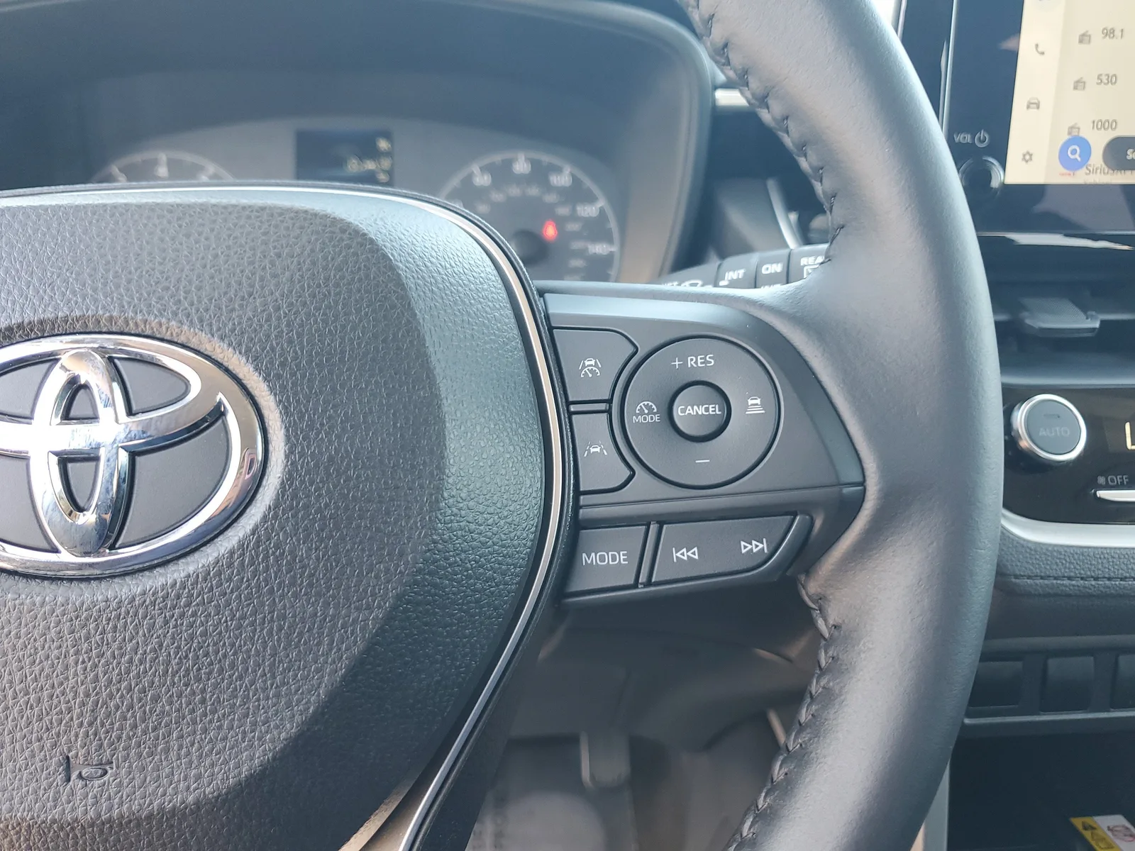 2023 Toyota Corolla Cross LE photo 21