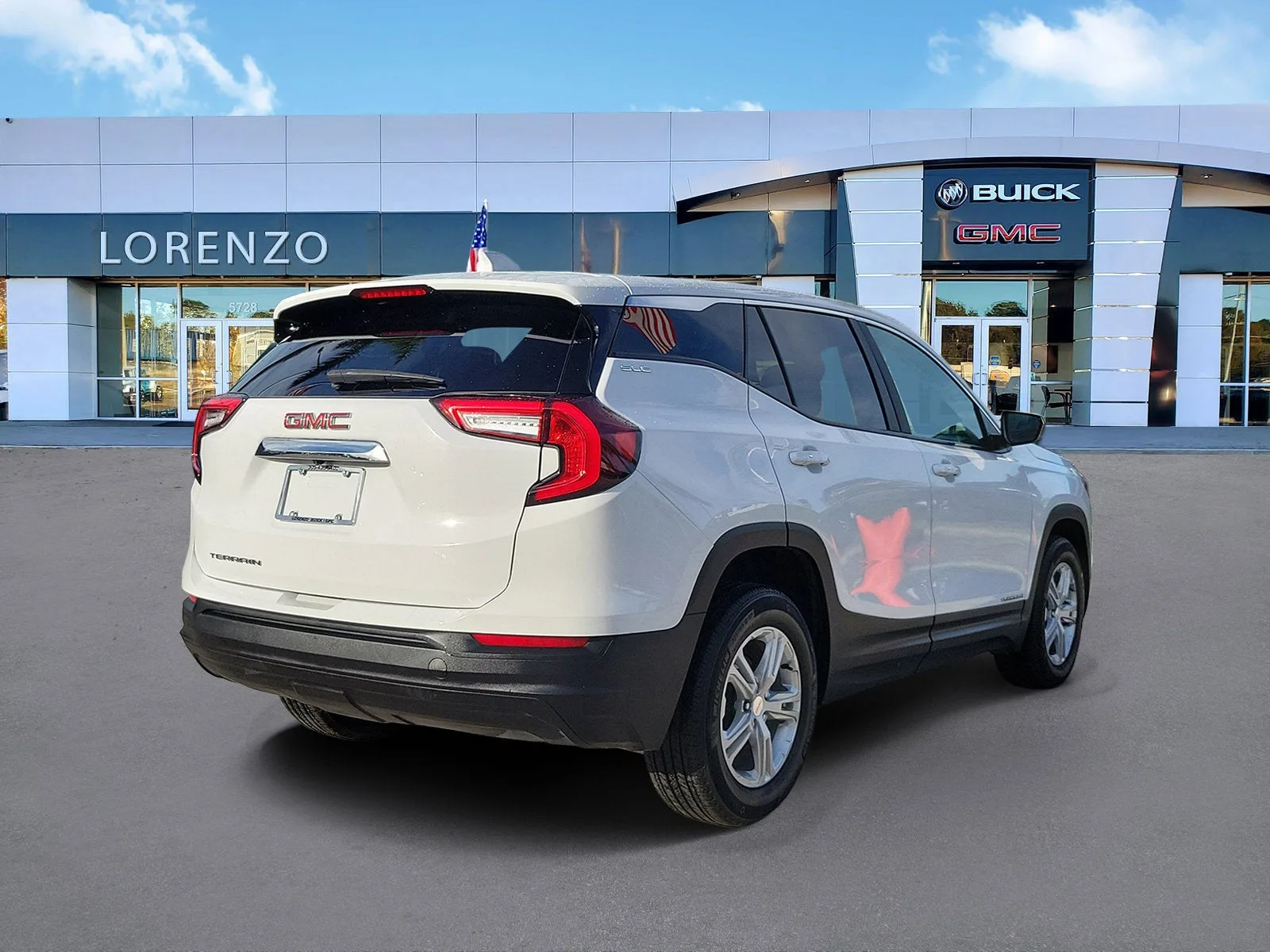 2024 GMC Terrain SLE photo 5