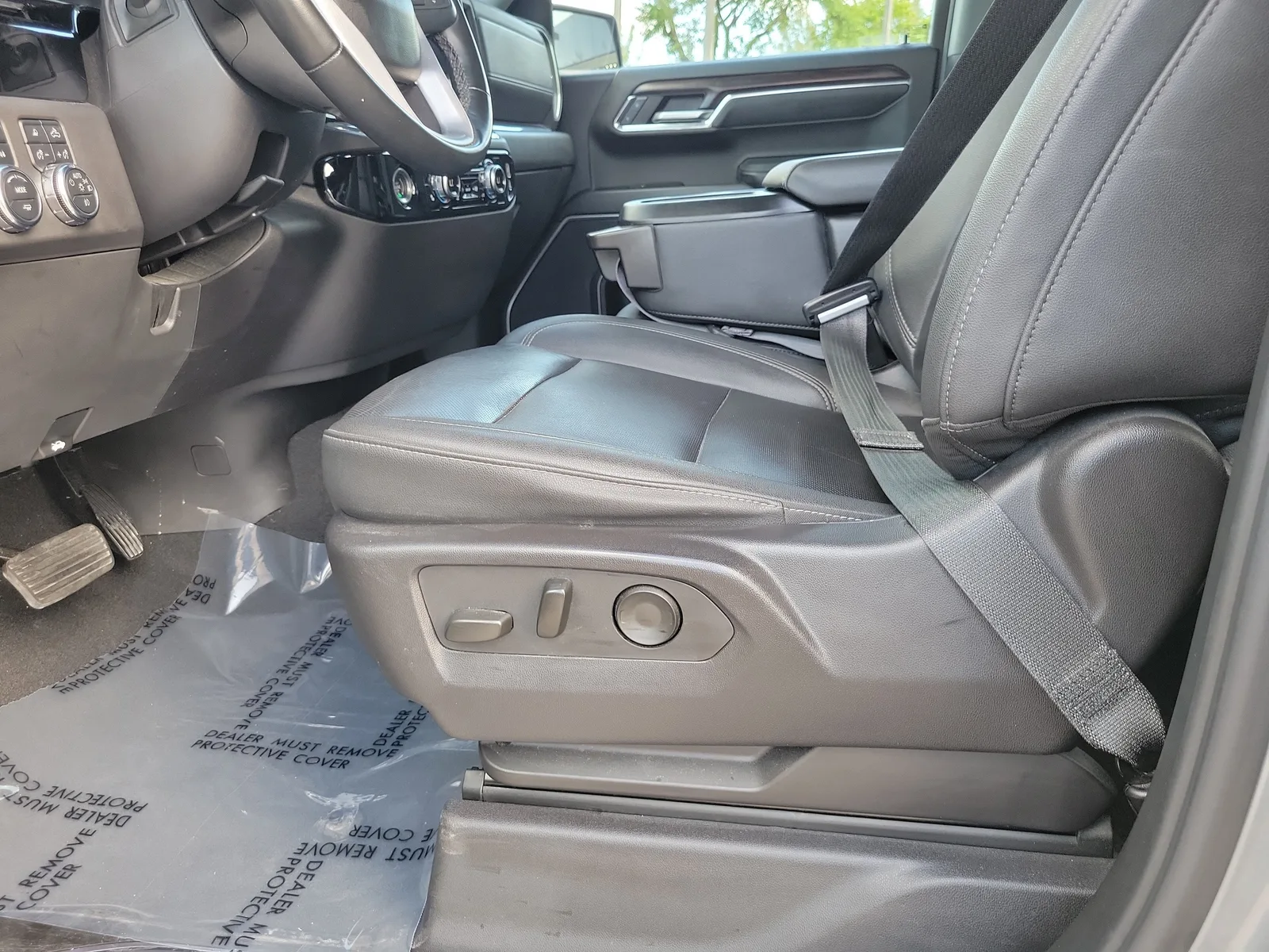 2024 GMC Sierra 1500 SLT photo 16