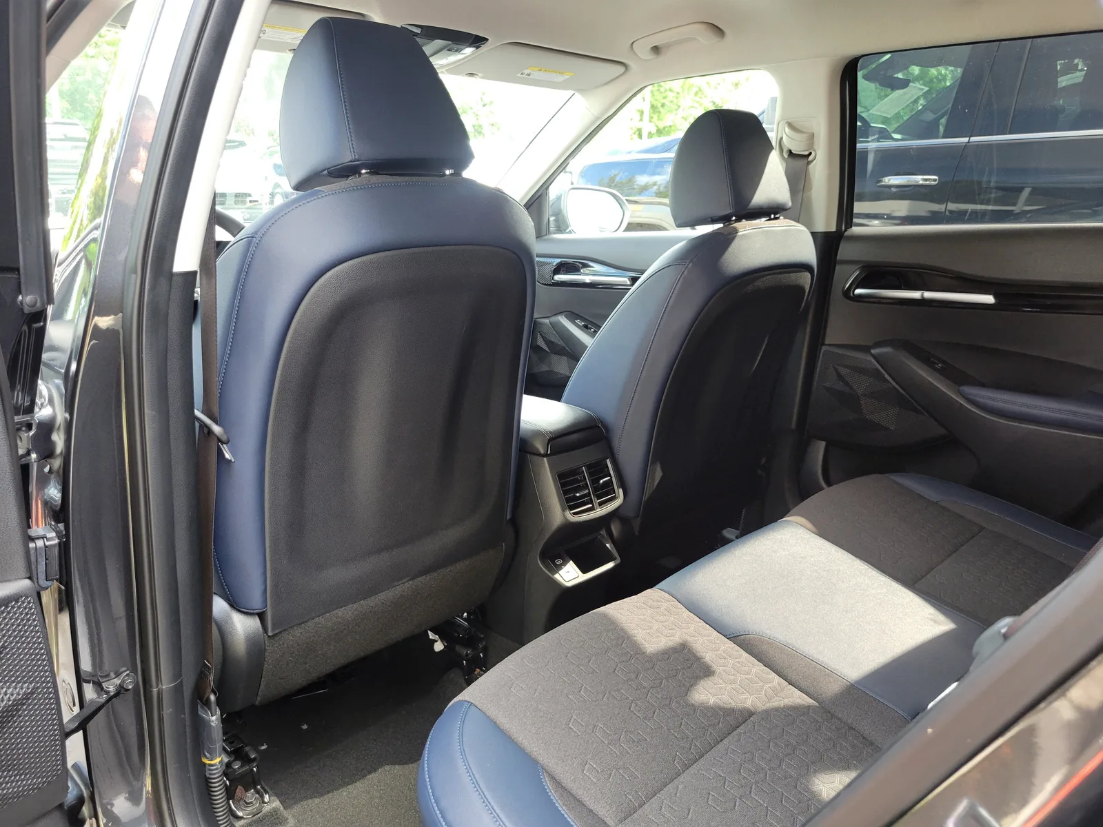 2025 Kia Seltos S photo 14