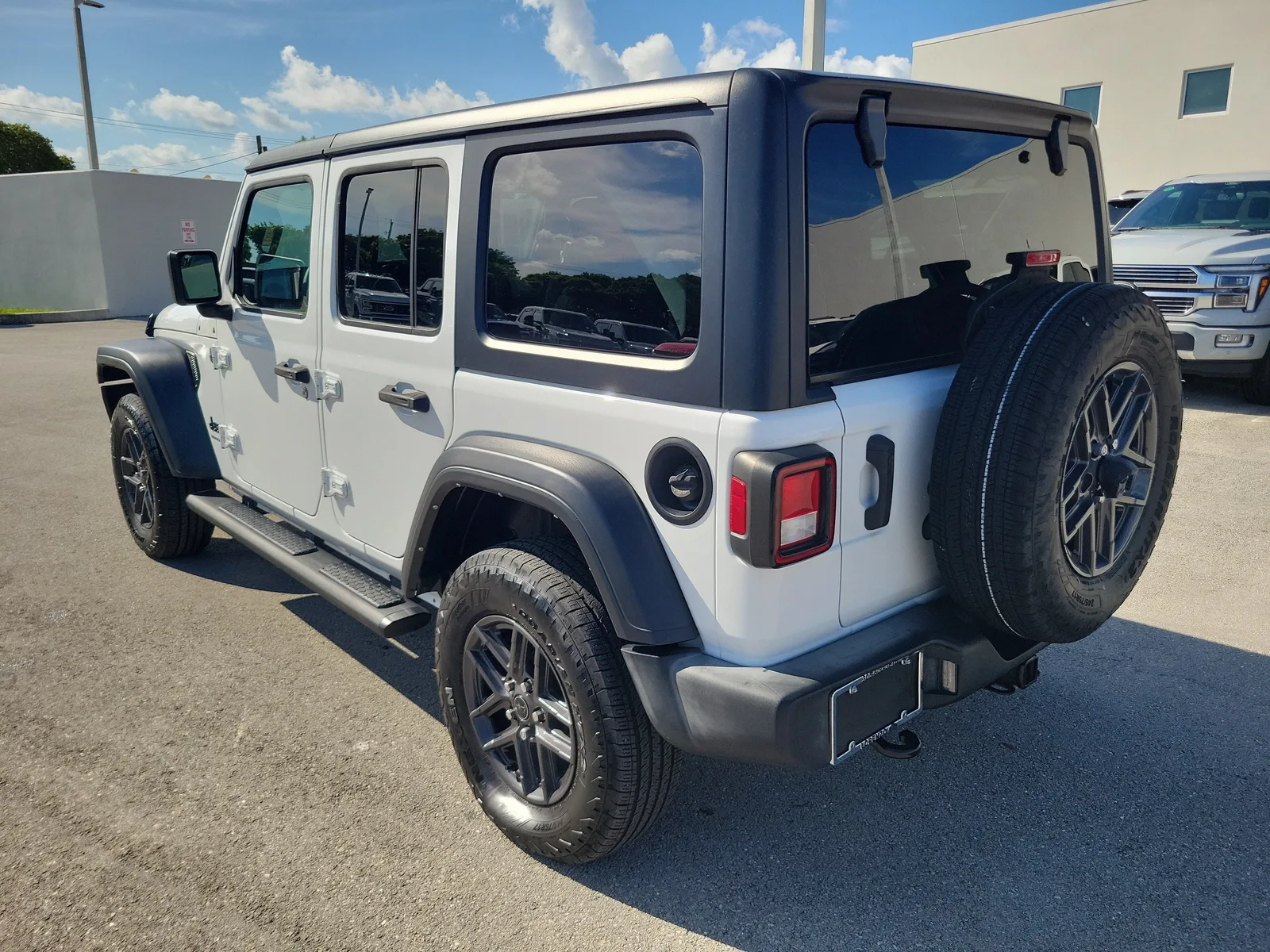 2024 Jeep Wrangler Sport S 4WD photo 7