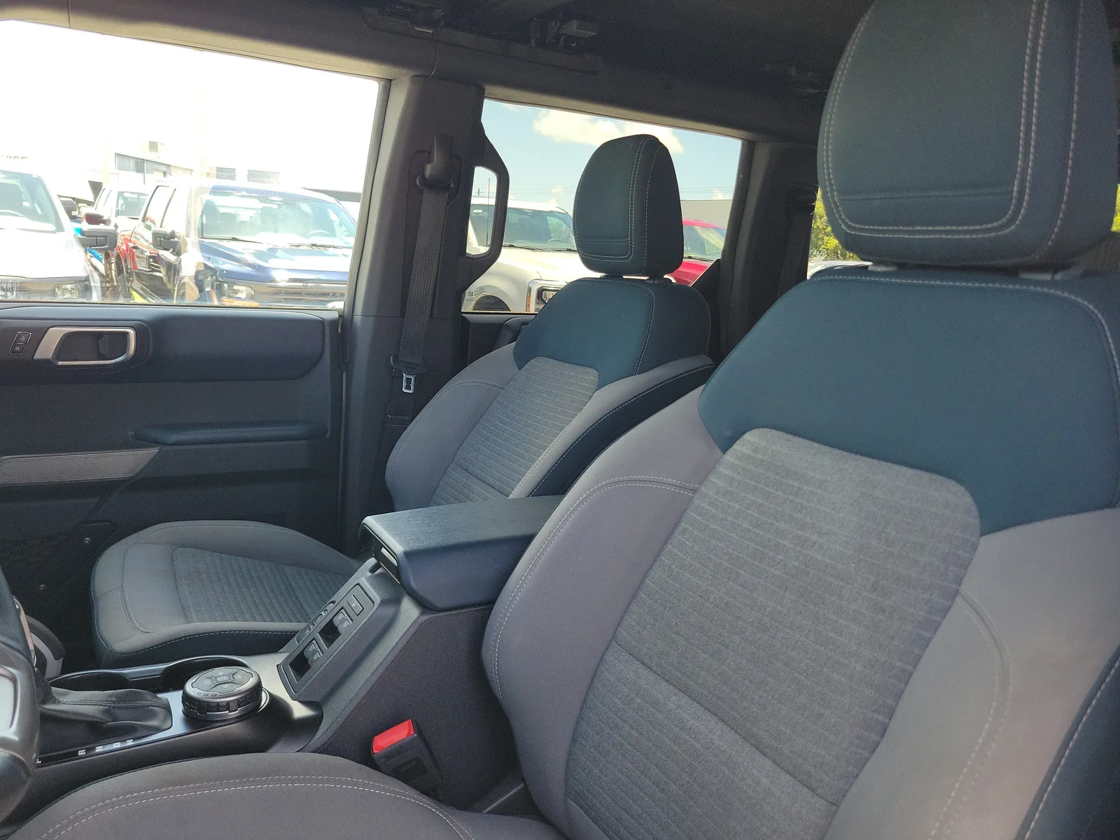 2023 Ford Bronco Outer Banks 4WD photo 12