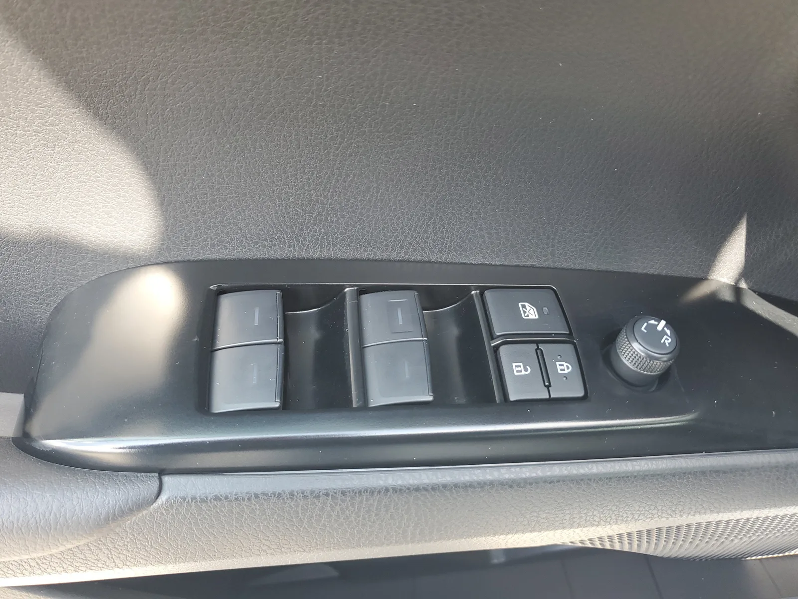 2025 Toyota Camry SE photo 24