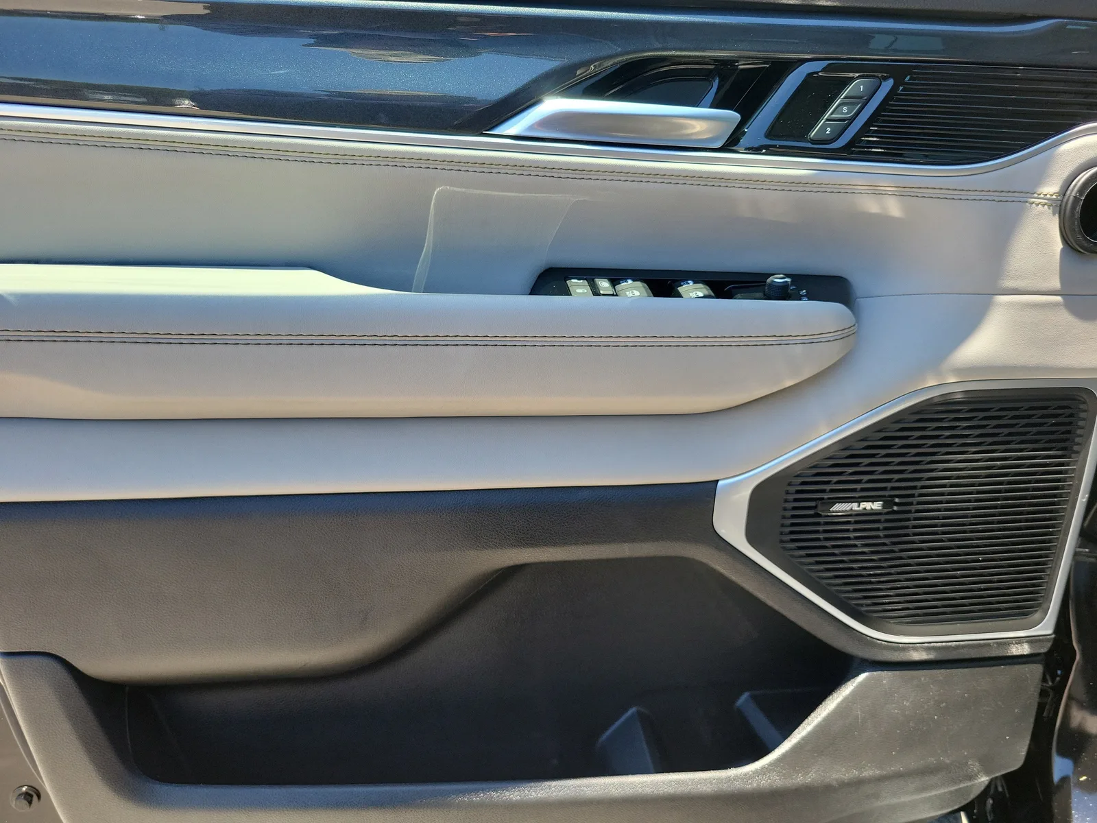 2023 Jeep Wagoneer Base photo 26