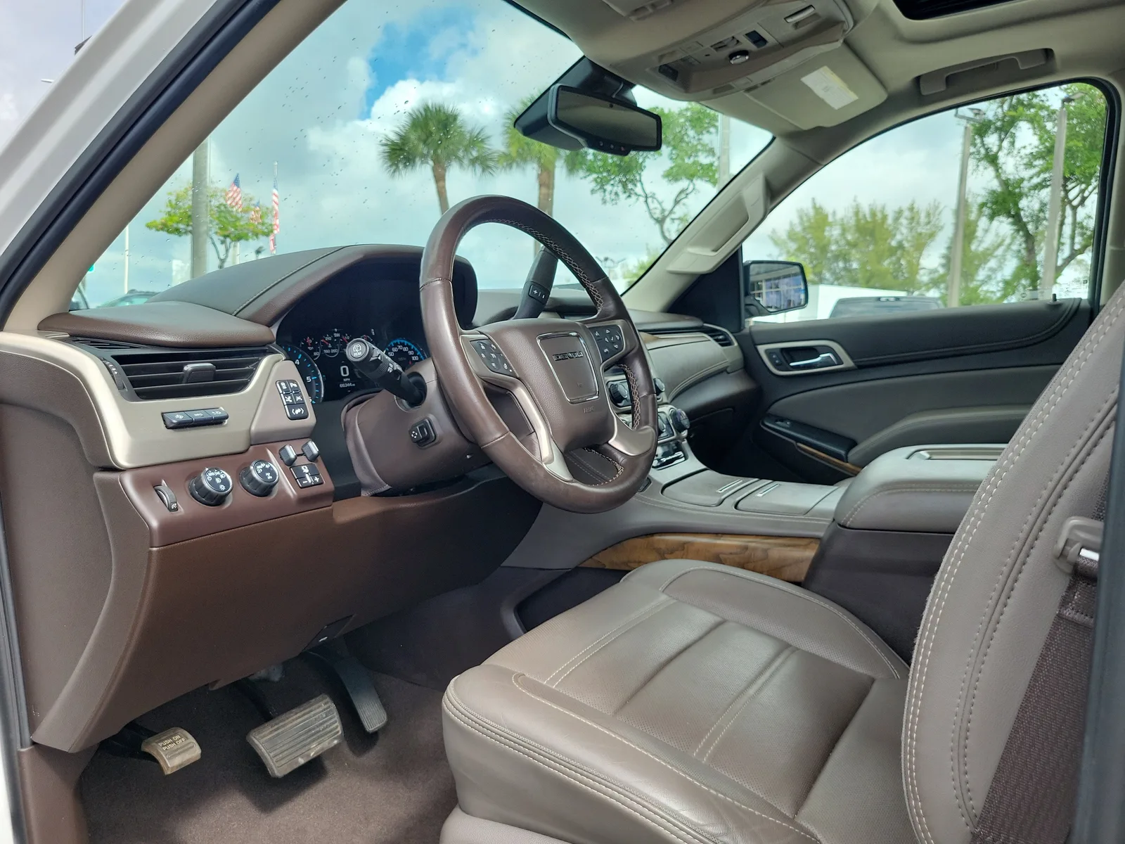 2020 GMC Yukon Denali photo 9