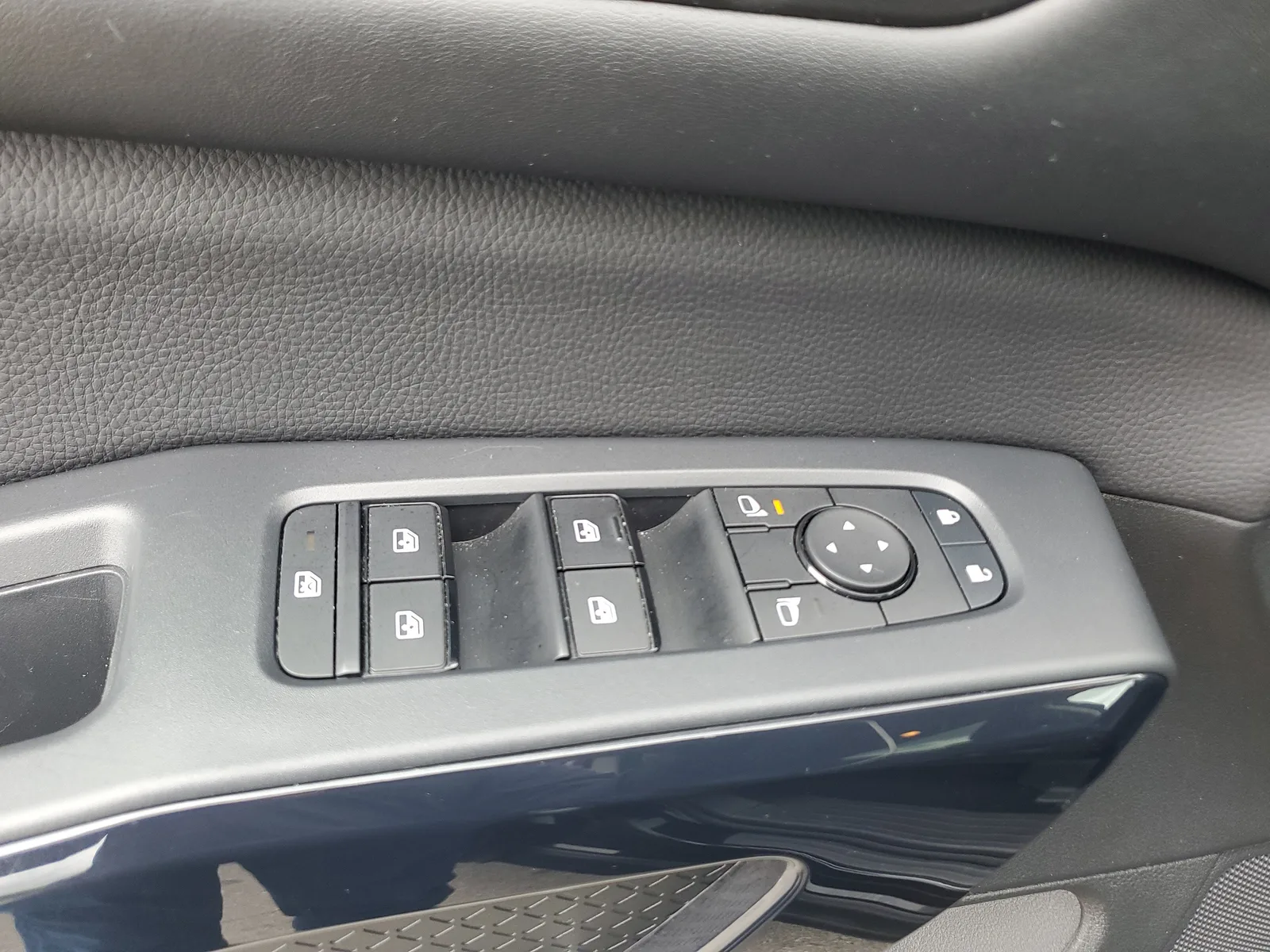2025 Nissan Pathfinder SV photo 28