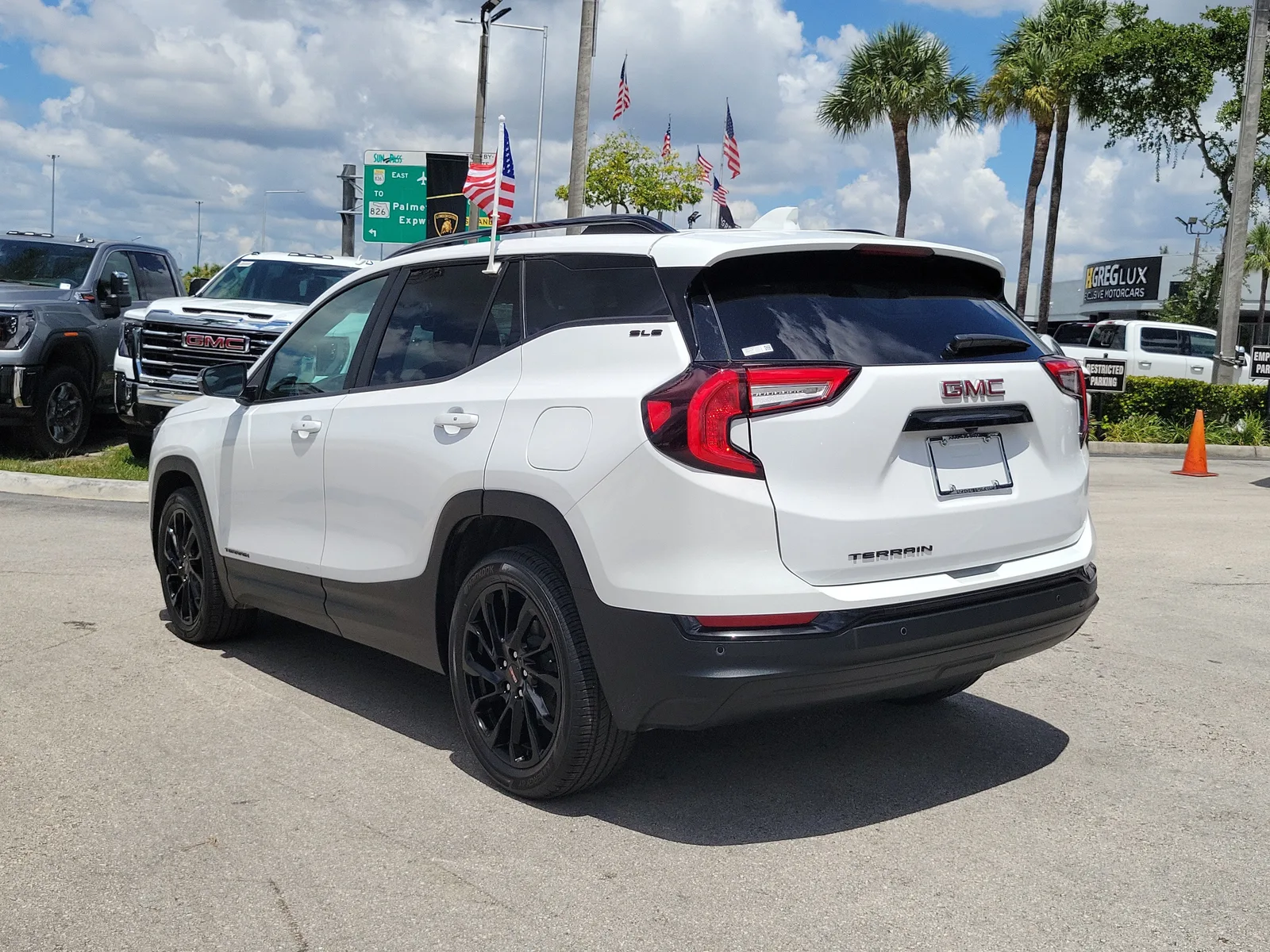 2023 GMC Terrain SLE photo 7