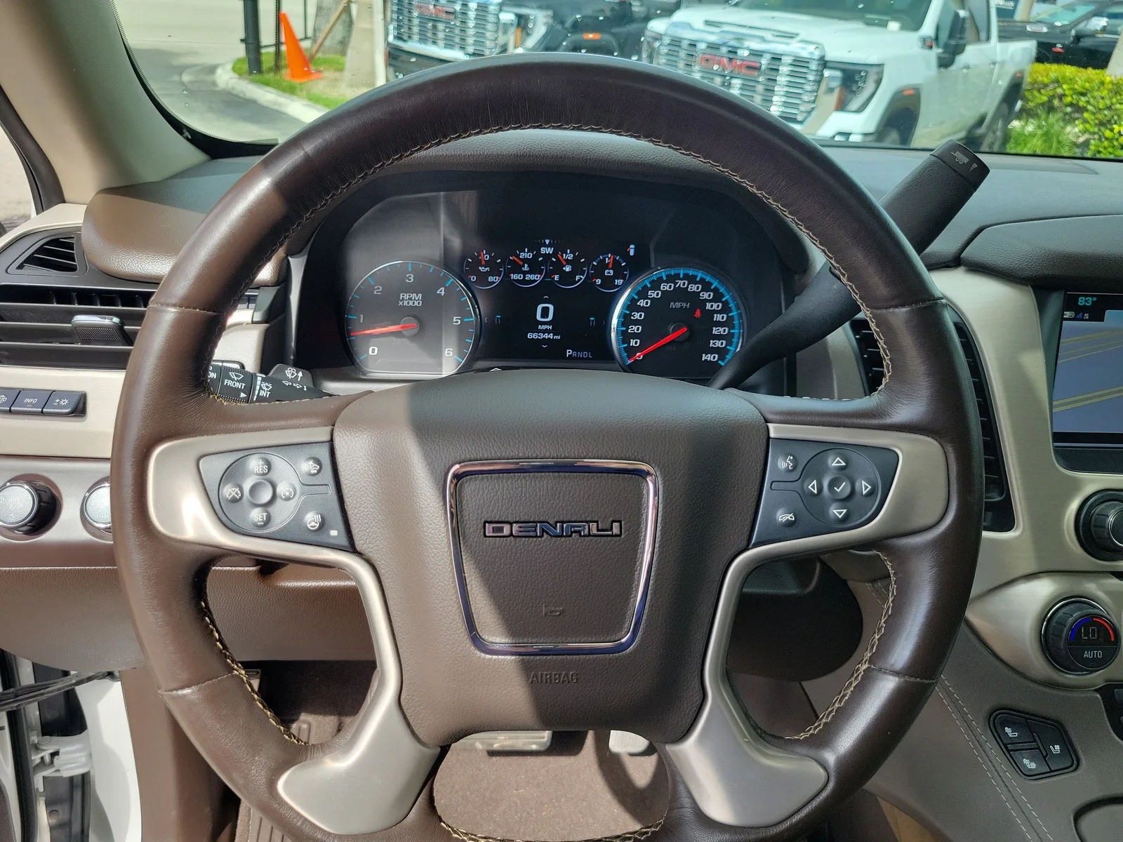 2020 GMC Yukon Denali photo 22