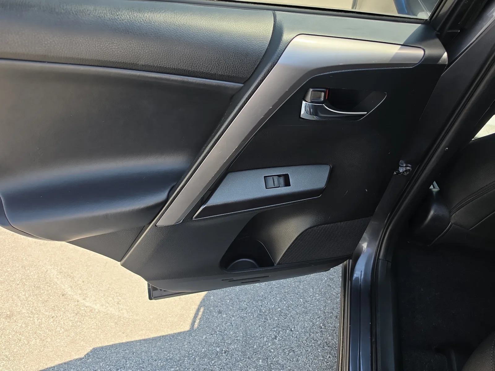 2017 Toyota RAV4 XLE photo 23