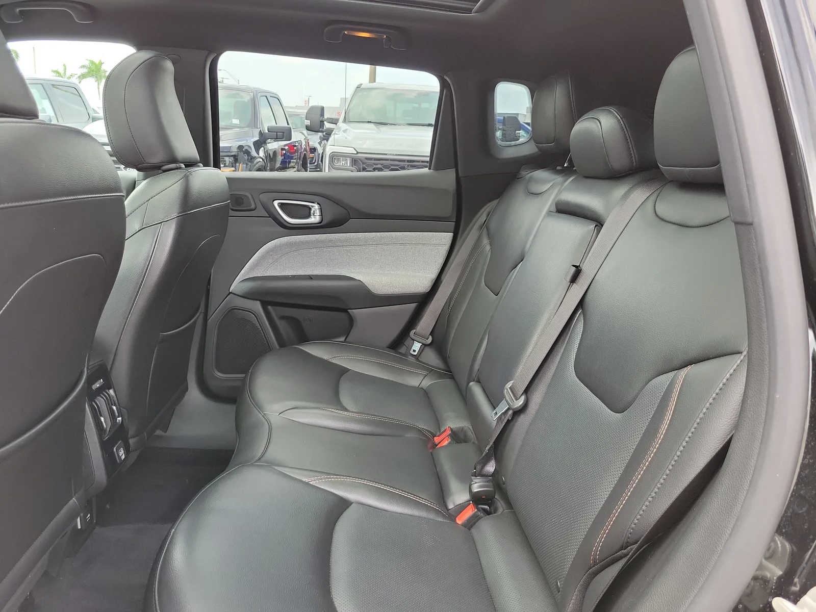 2023 Jeep Compass Latitude Lux 4WD photo 13