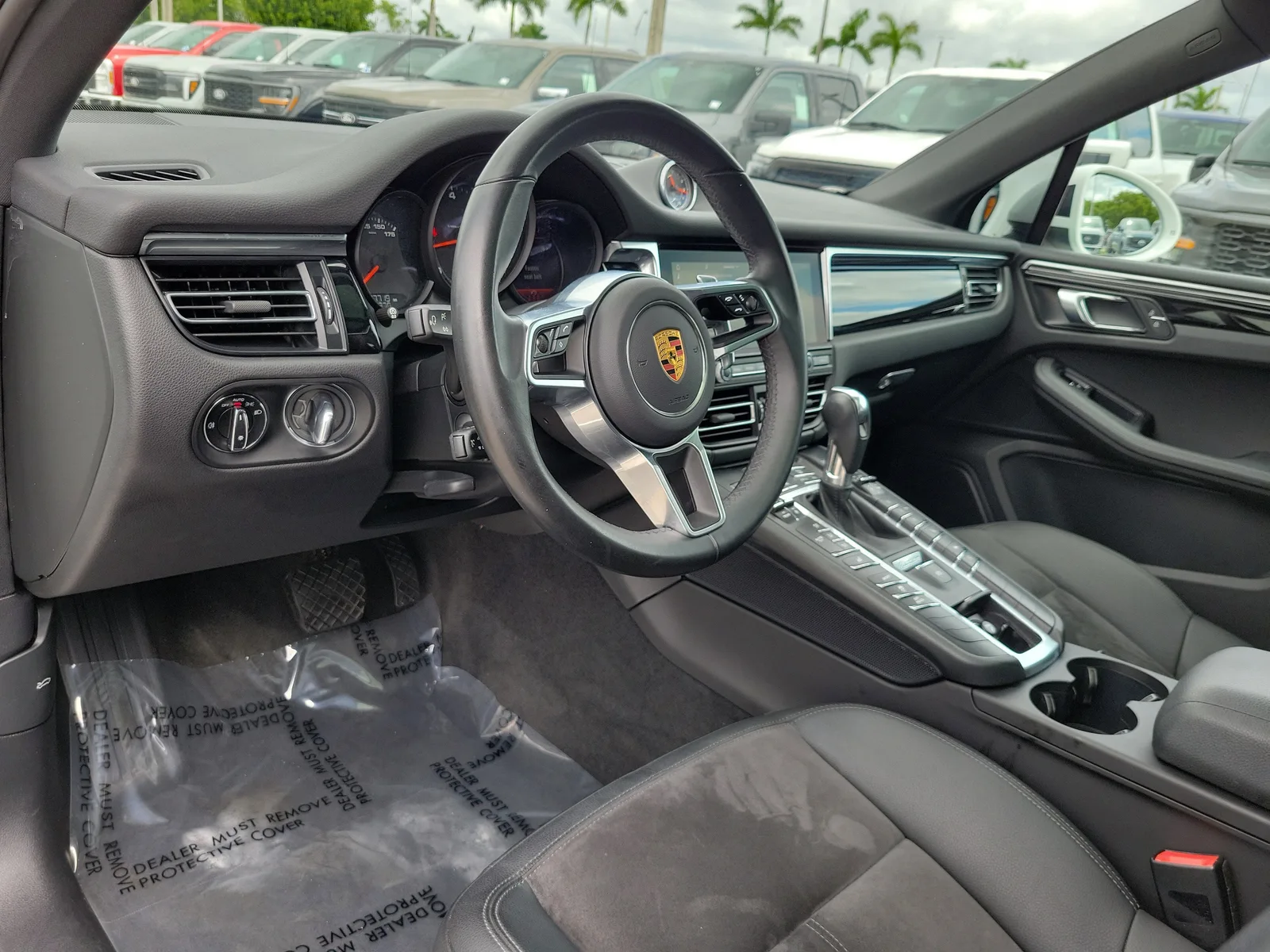 2021 Porsche Macan Base photo 9