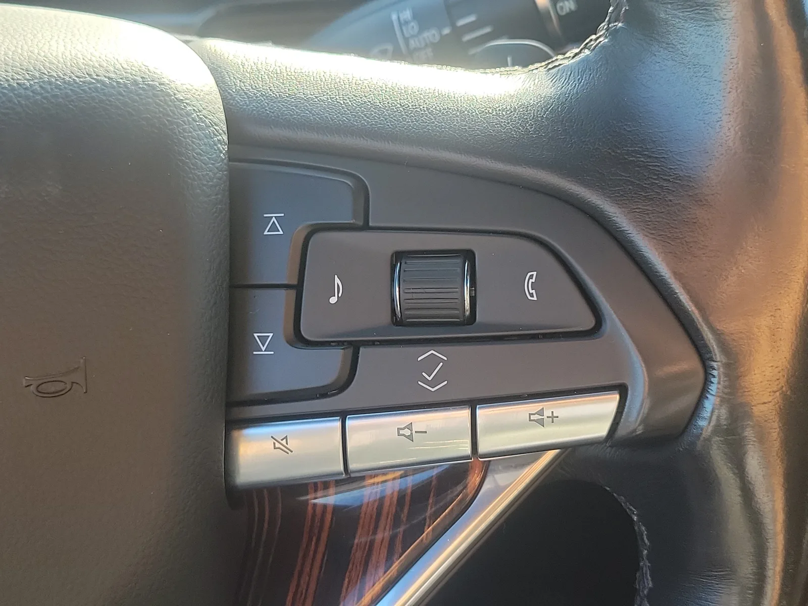 2022 Cadillac Escalade Premium Luxury 4WD photo 17