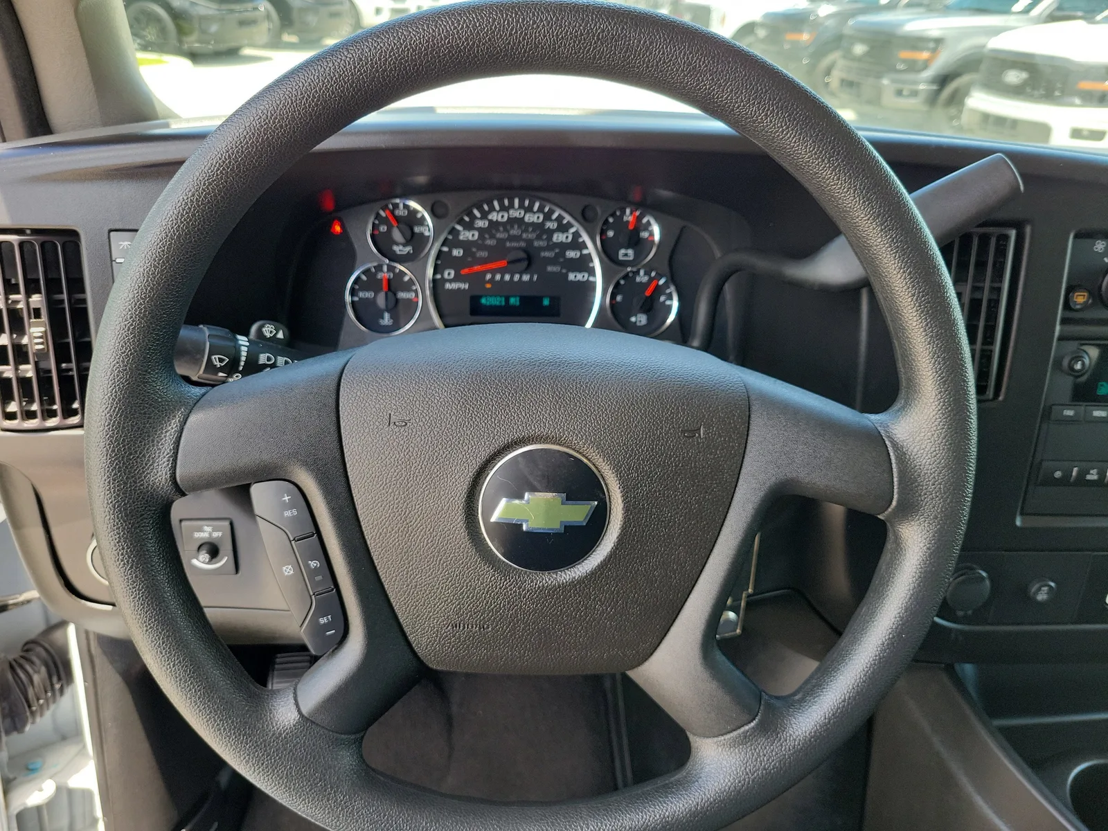 2023 Chevrolet Express Passenger LT photo 25