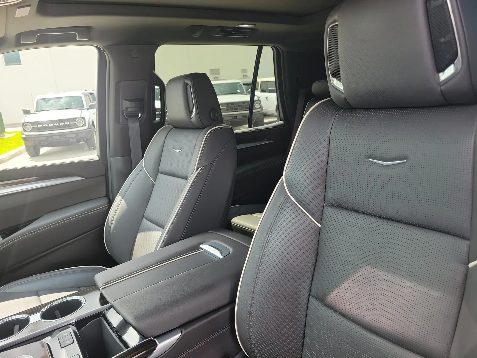 2025 Cadillac Escalade 4WD Premium Luxury photo 13