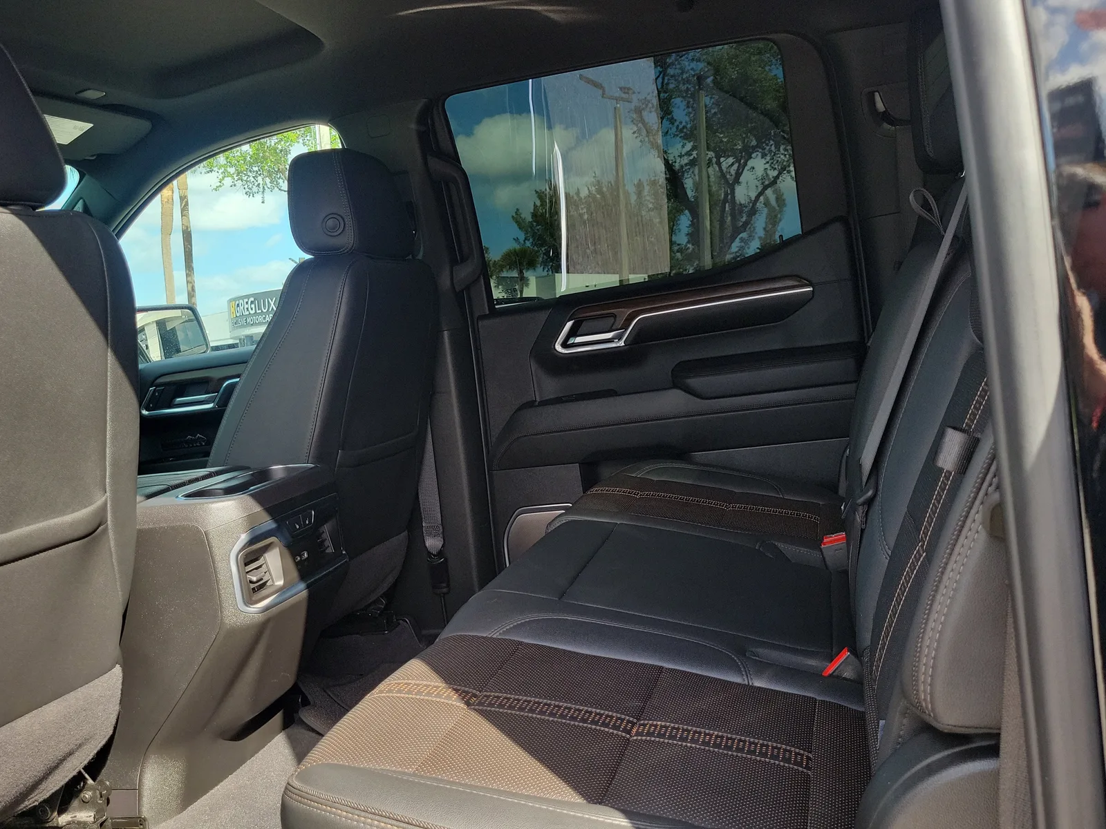 2024 Chevrolet Silverado 1500 High Country photo 12