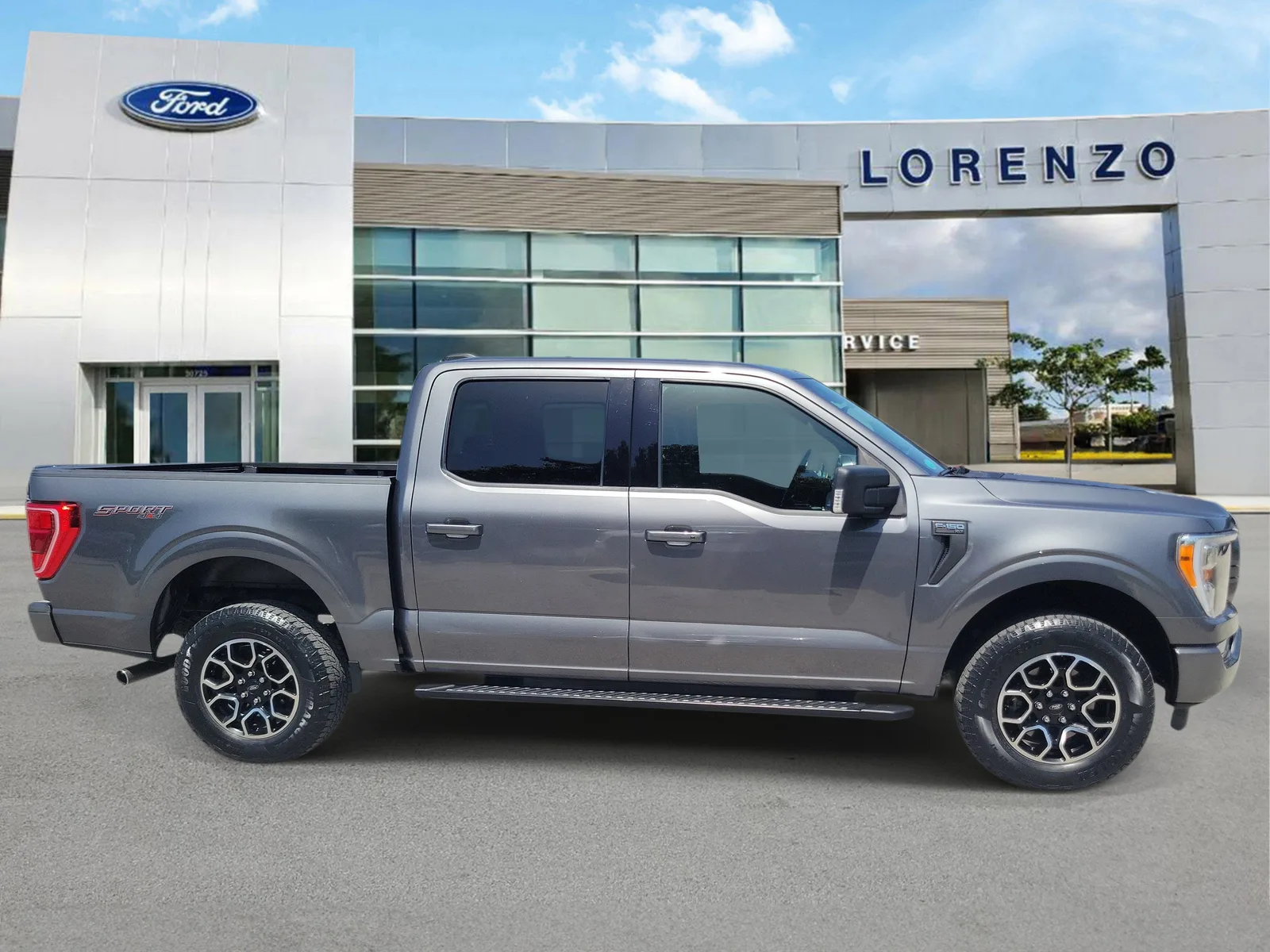 2023 Ford F-150 XLT 4WD photo 4